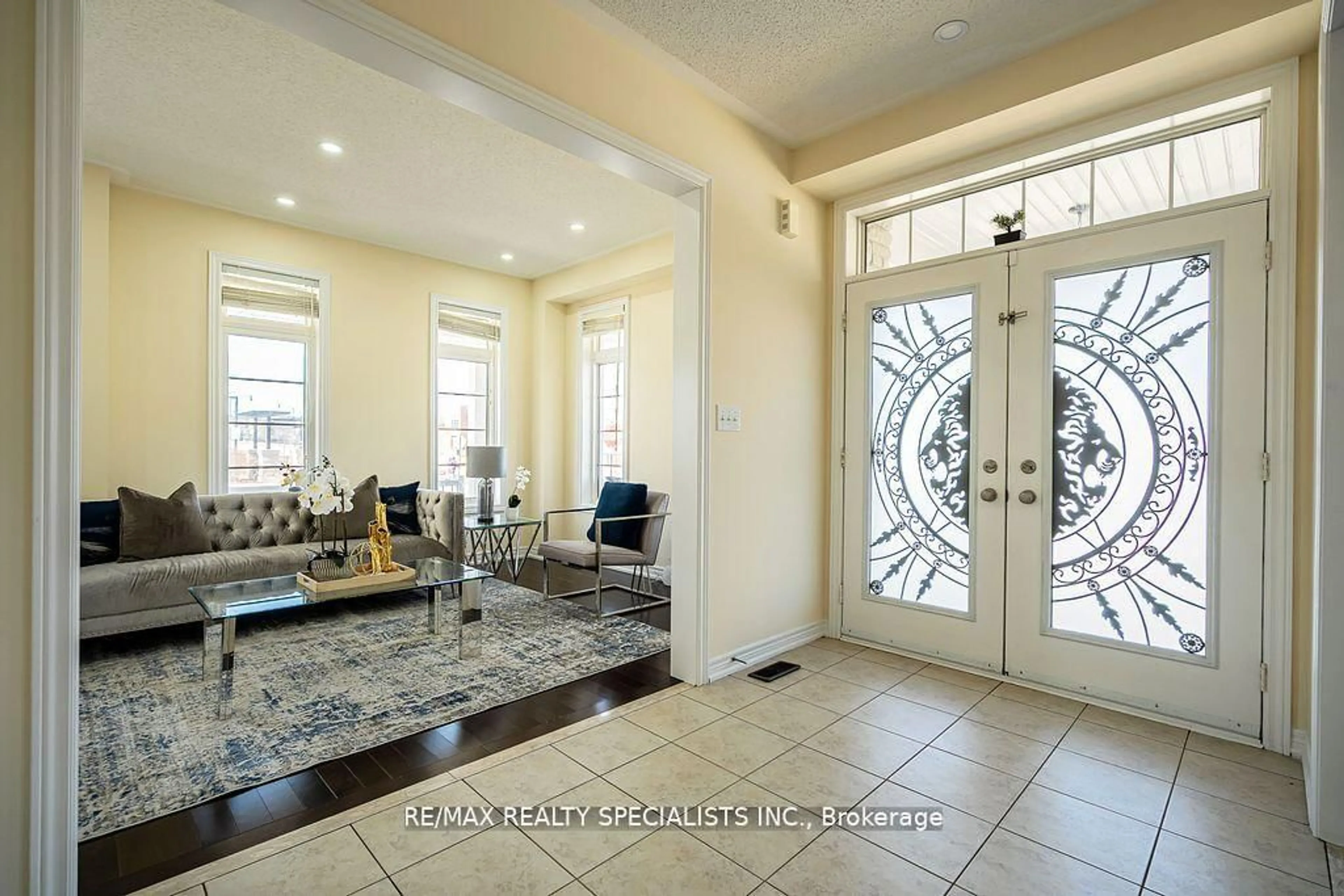 Indoor entryway for 49 Squire Ellis Dr, Brampton Ontario L6P 4C2