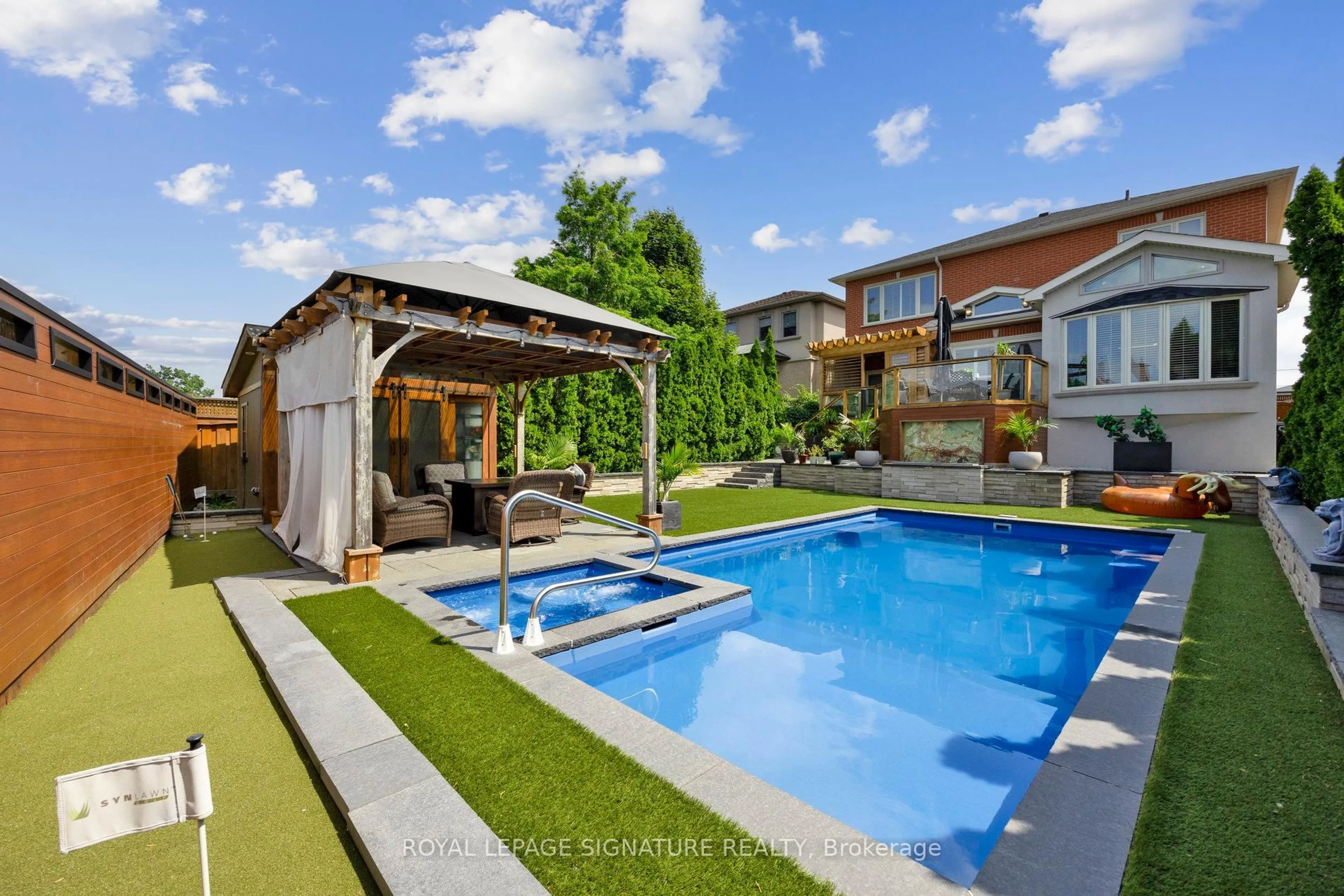 Pool for 46 Jay St, Toronto Ontario M6L 2M1