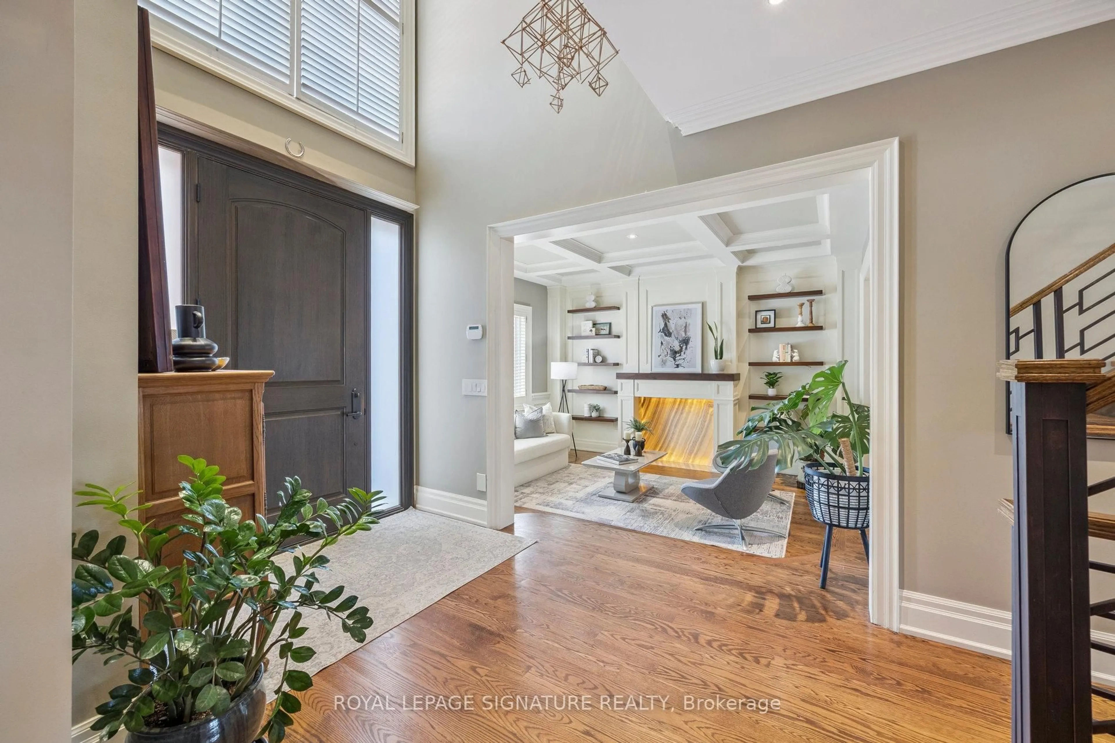 Indoor entryway for 46 Jay St, Toronto Ontario M6L 2M1