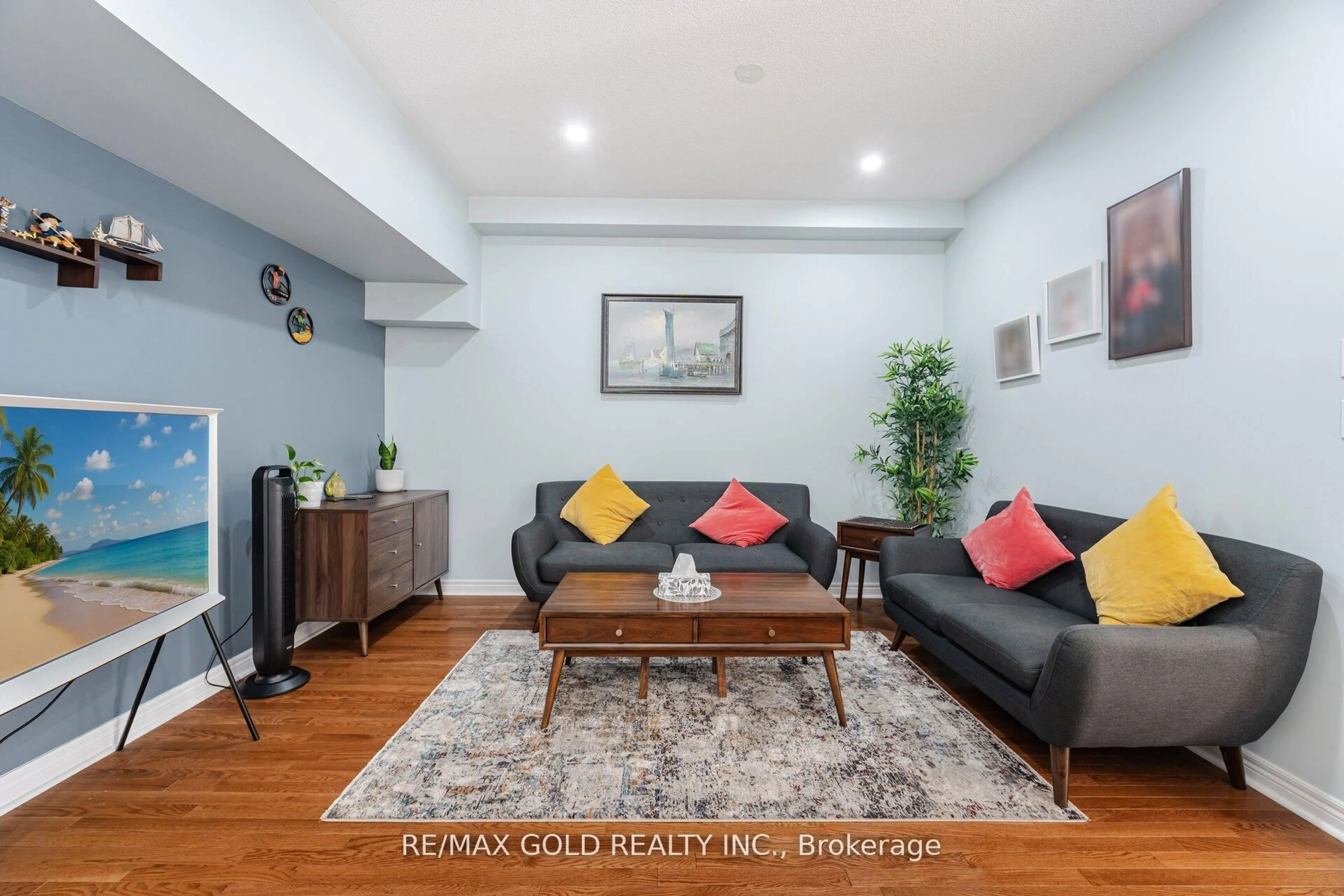 Living room with furniture, unknown for 61 Nelson St #10, Brampton Ontario L6X 1C4