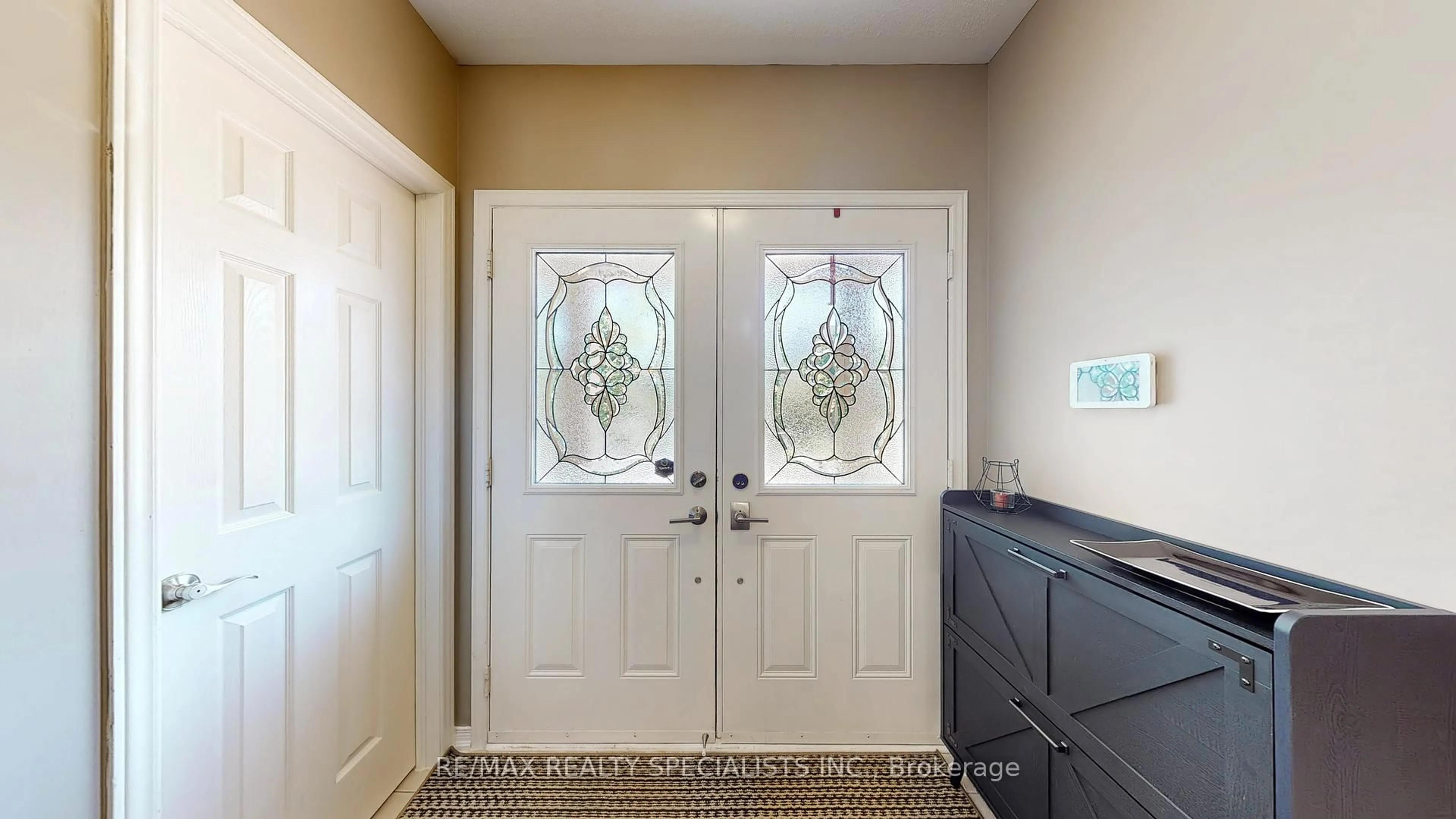 Indoor entryway for 482 Grant Way, Milton Ontario L9T 0S8