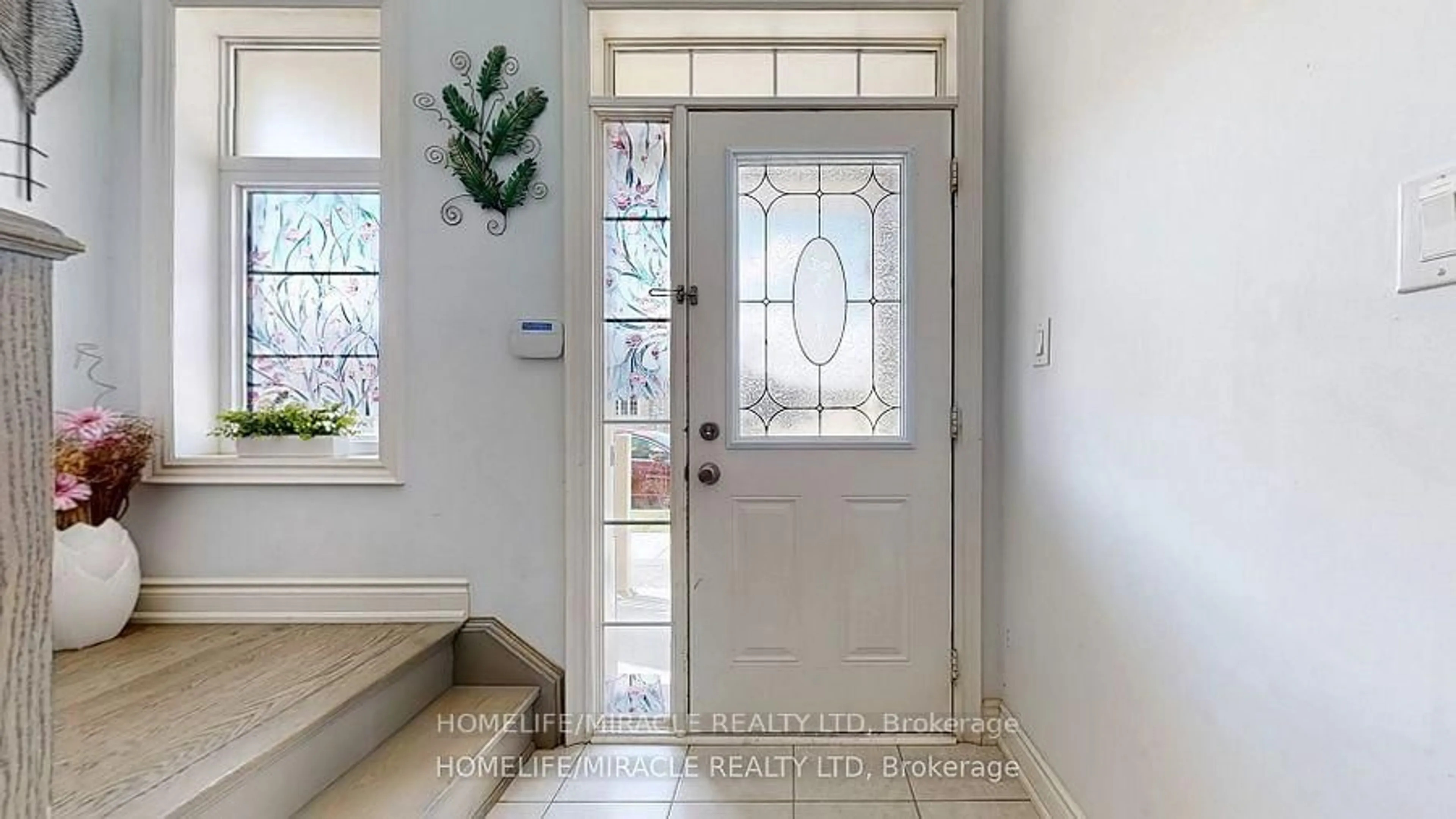 Indoor entryway for 482 Wheat Boom Dr, Oakville Ontario L6H 0R4