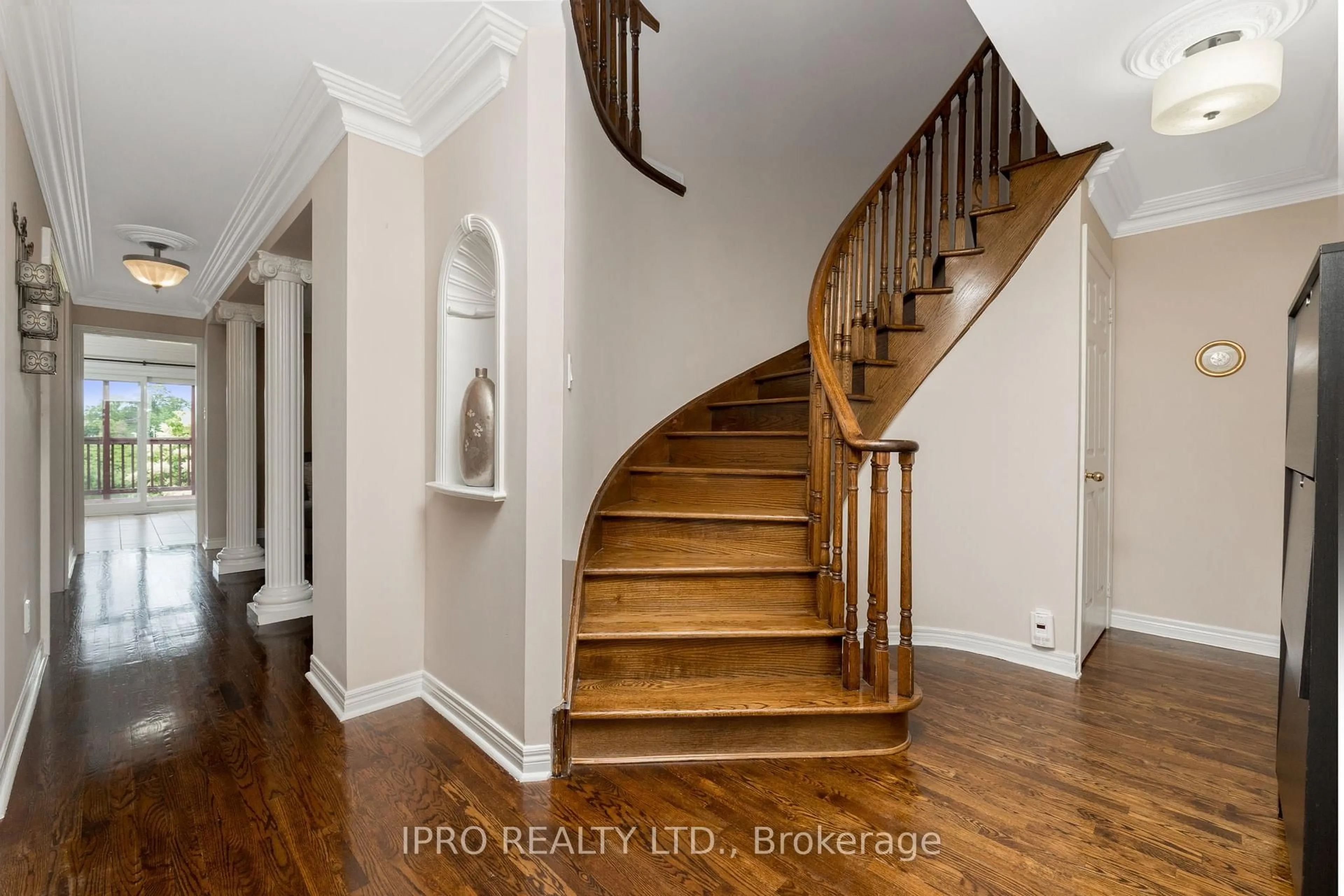 Indoor entryway for 14 Porchlight Rd, Brampton Ontario L6X 4S3