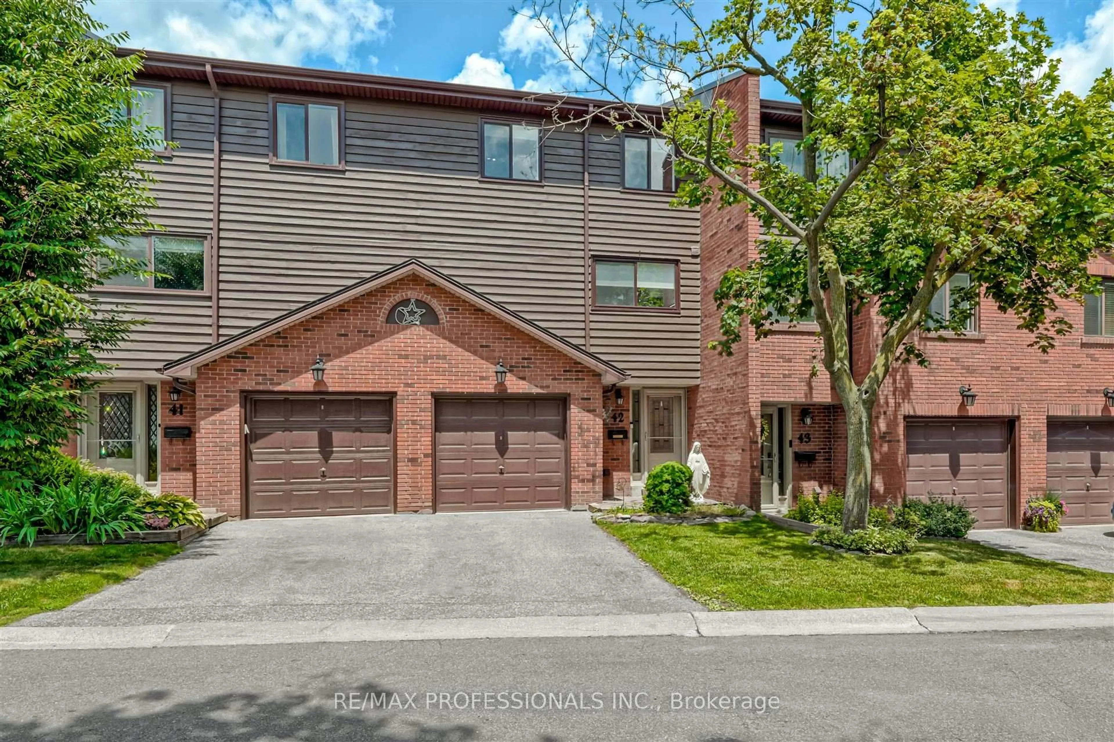 Home with brick exterior material, street for 4165 Fieldgate Dr #42, Mississauga Ontario L4W 2M9