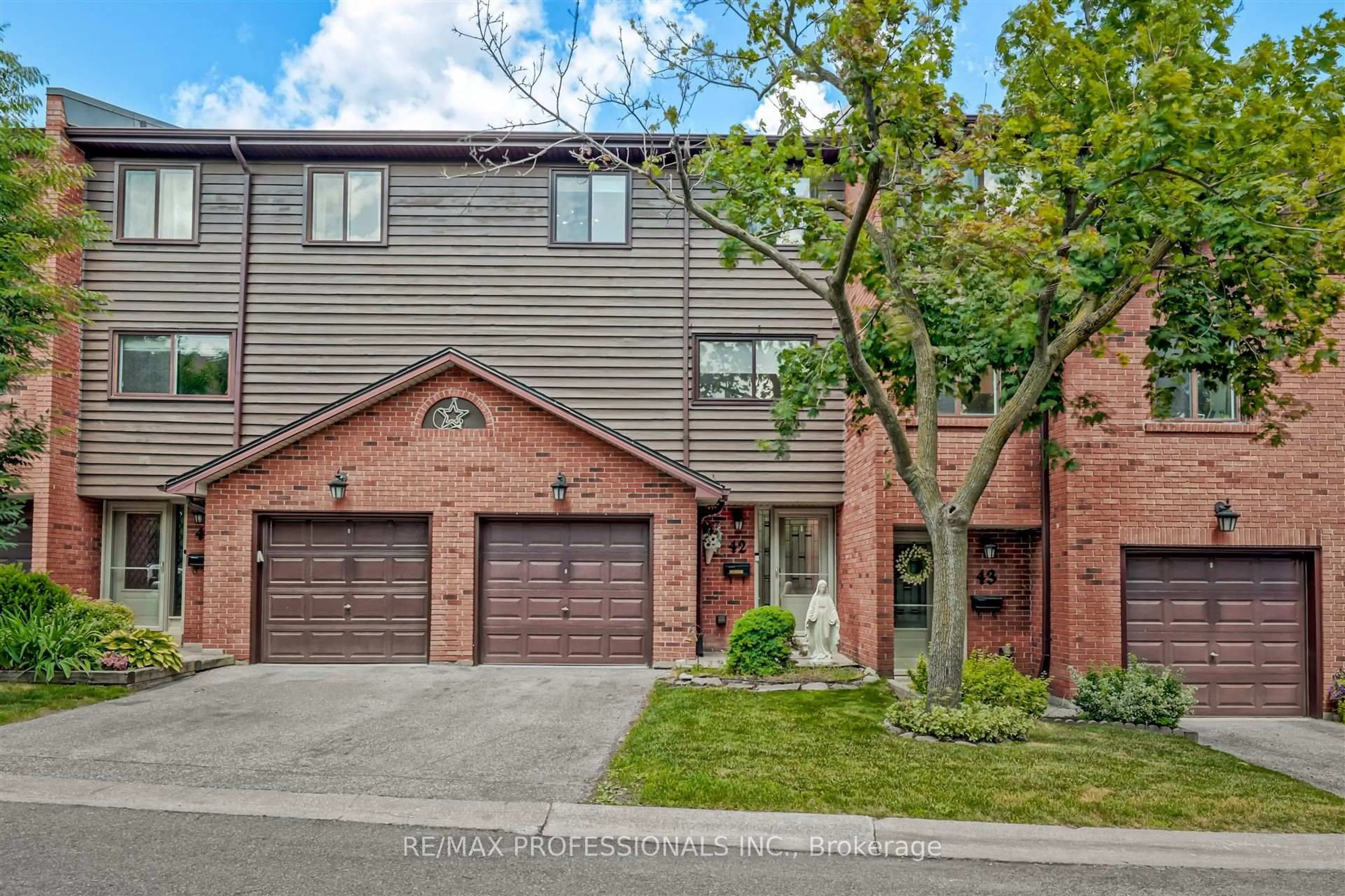 Home with brick exterior material, street for 4165 Fieldgate Dr #42, Mississauga Ontario L4W 2M9