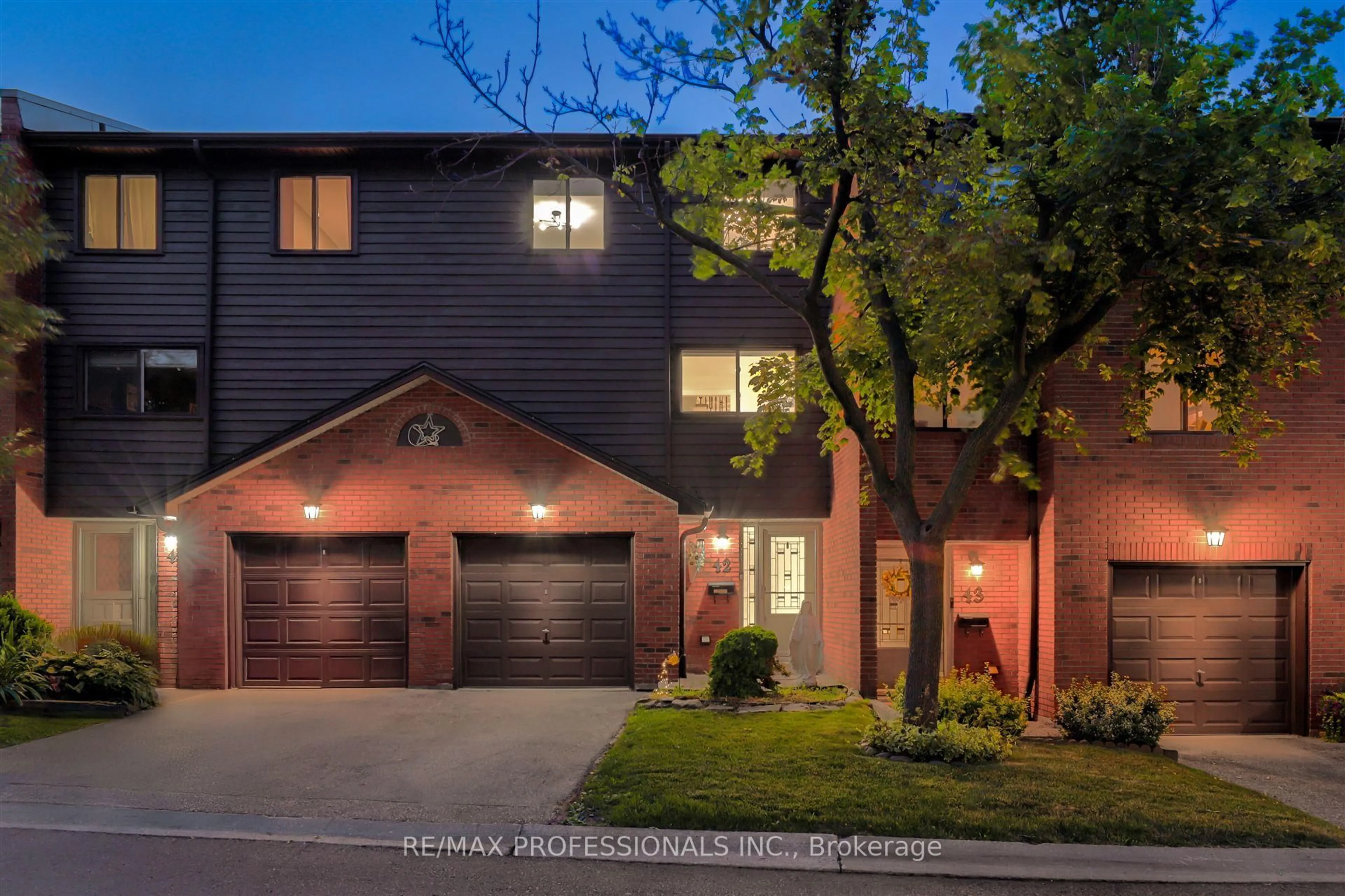 Home with brick exterior material, street for 4165 Fieldgate Dr #42, Mississauga Ontario L4W 2M9