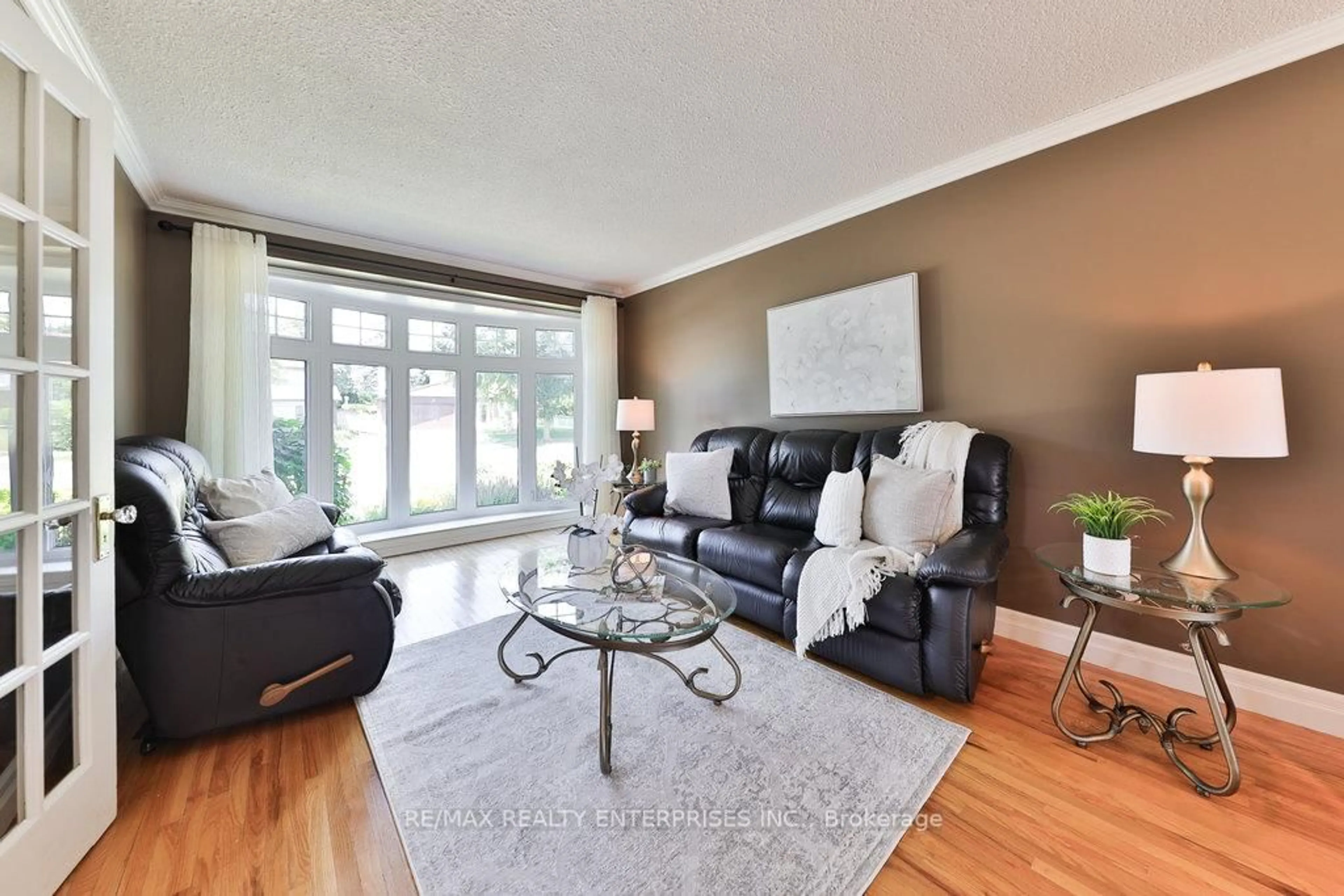 Living room with furniture, unknown for 111 Elgin Dr, Brampton Ontario L6Y 2E6