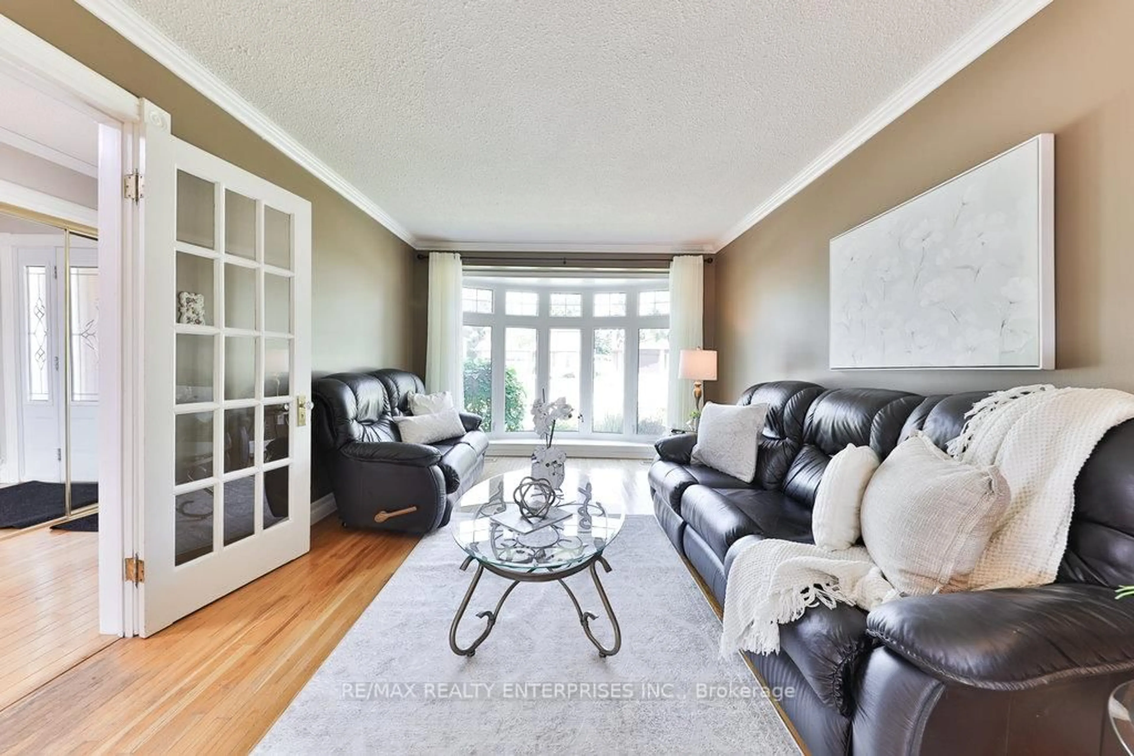 Living room with furniture, unknown for 111 Elgin Dr, Brampton Ontario L6Y 2E6