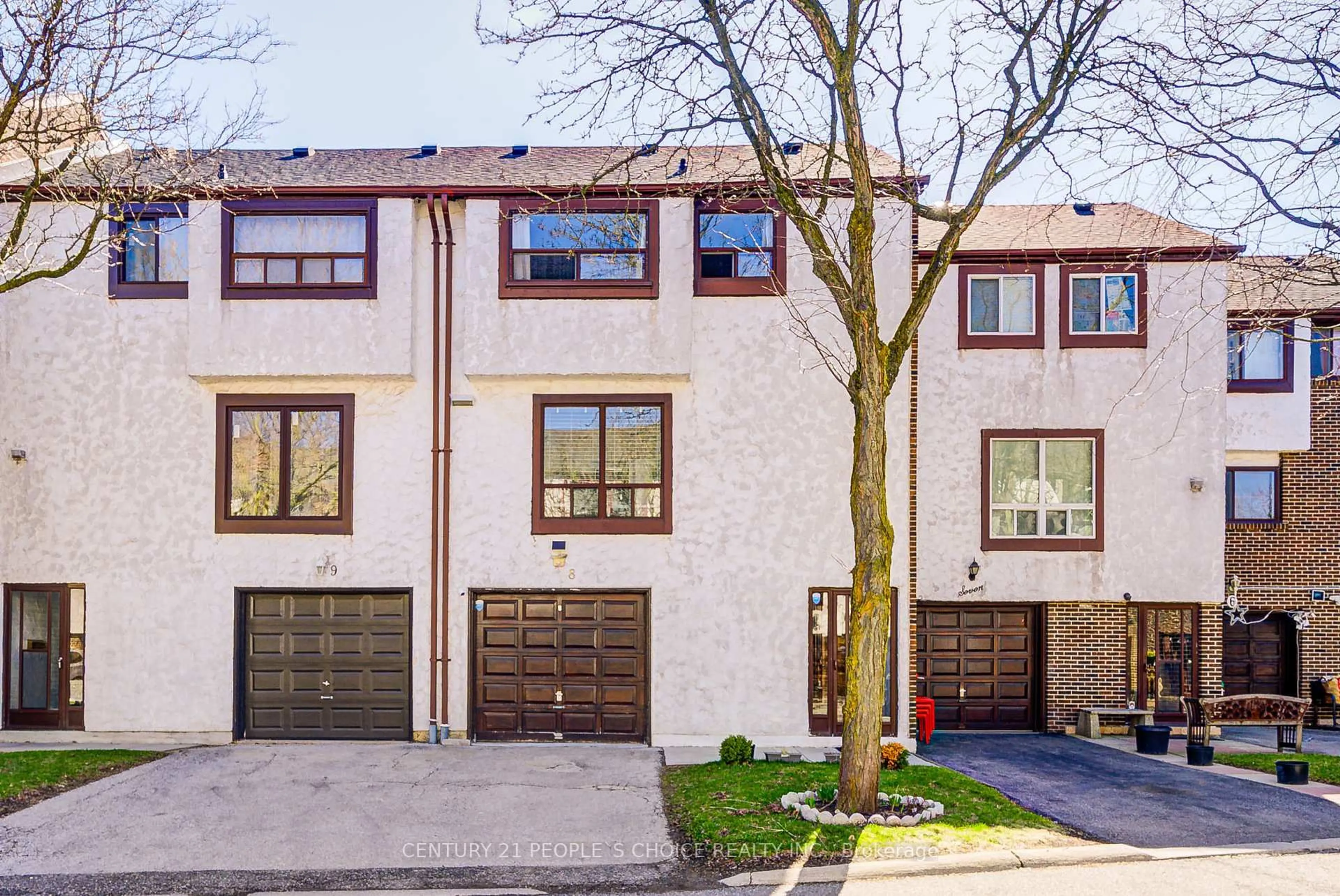 Home with brick exterior material, street for 4020 Brandon Gate Dr #8, Mississauga Ontario L4T 3W8