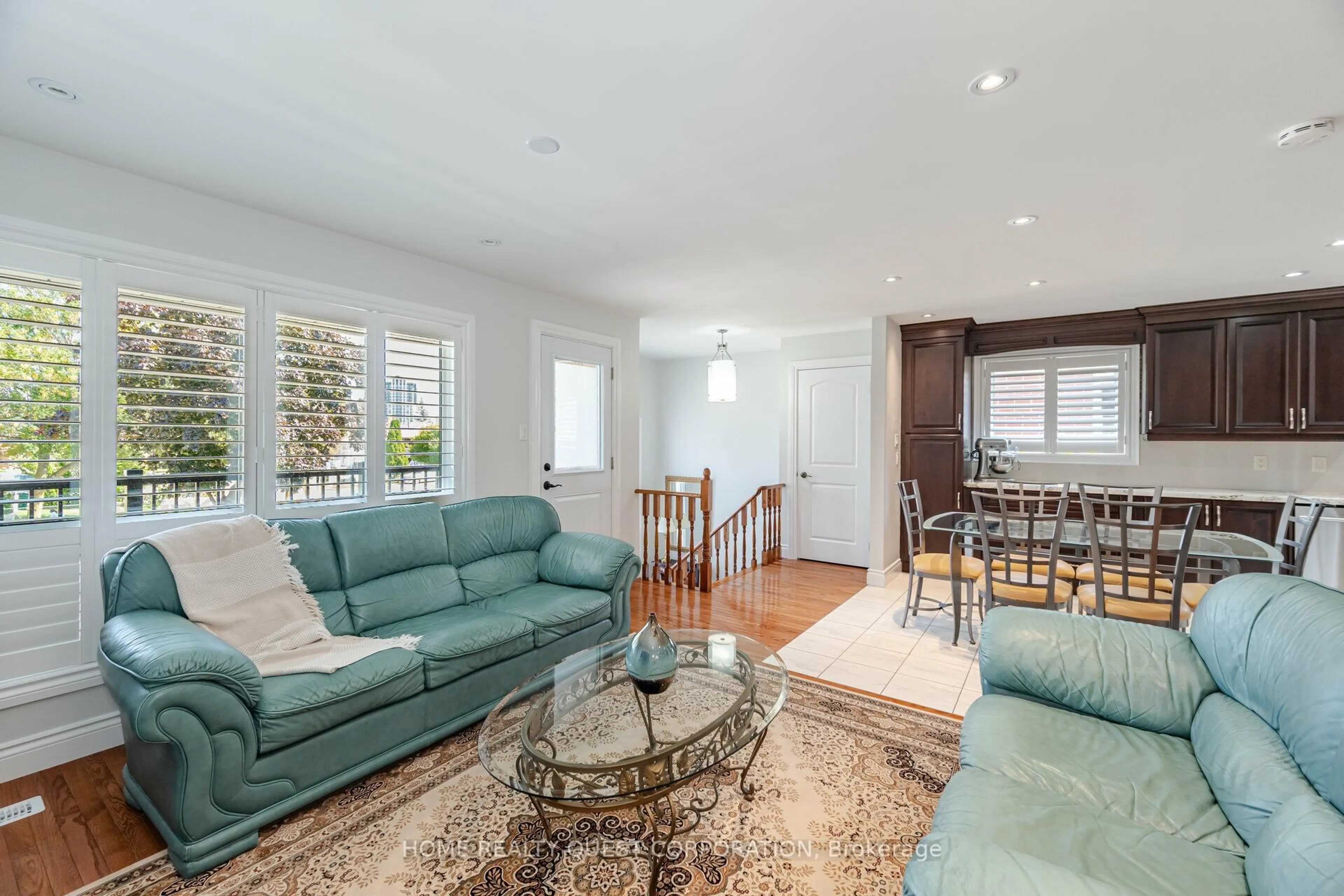 Living room with furniture, unknown for 4190 Bishopstoke Lane, Mississauga Ontario L4Z 1J3