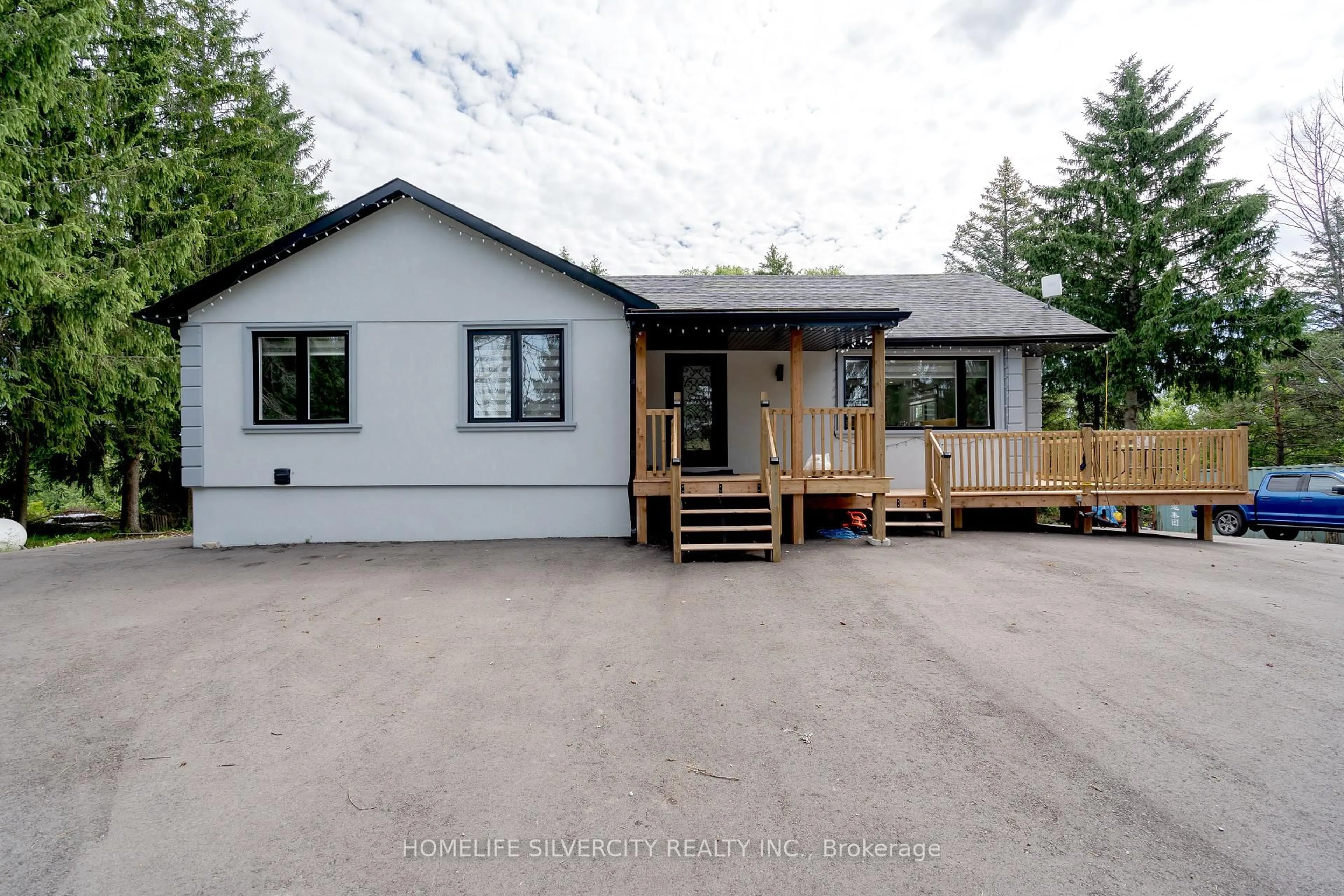 A pic from outside/outdoor area/front of a property/back of a property/a pic from drone, building for 15553 The Gore Rd, Caledon Ontario L7E 0X3