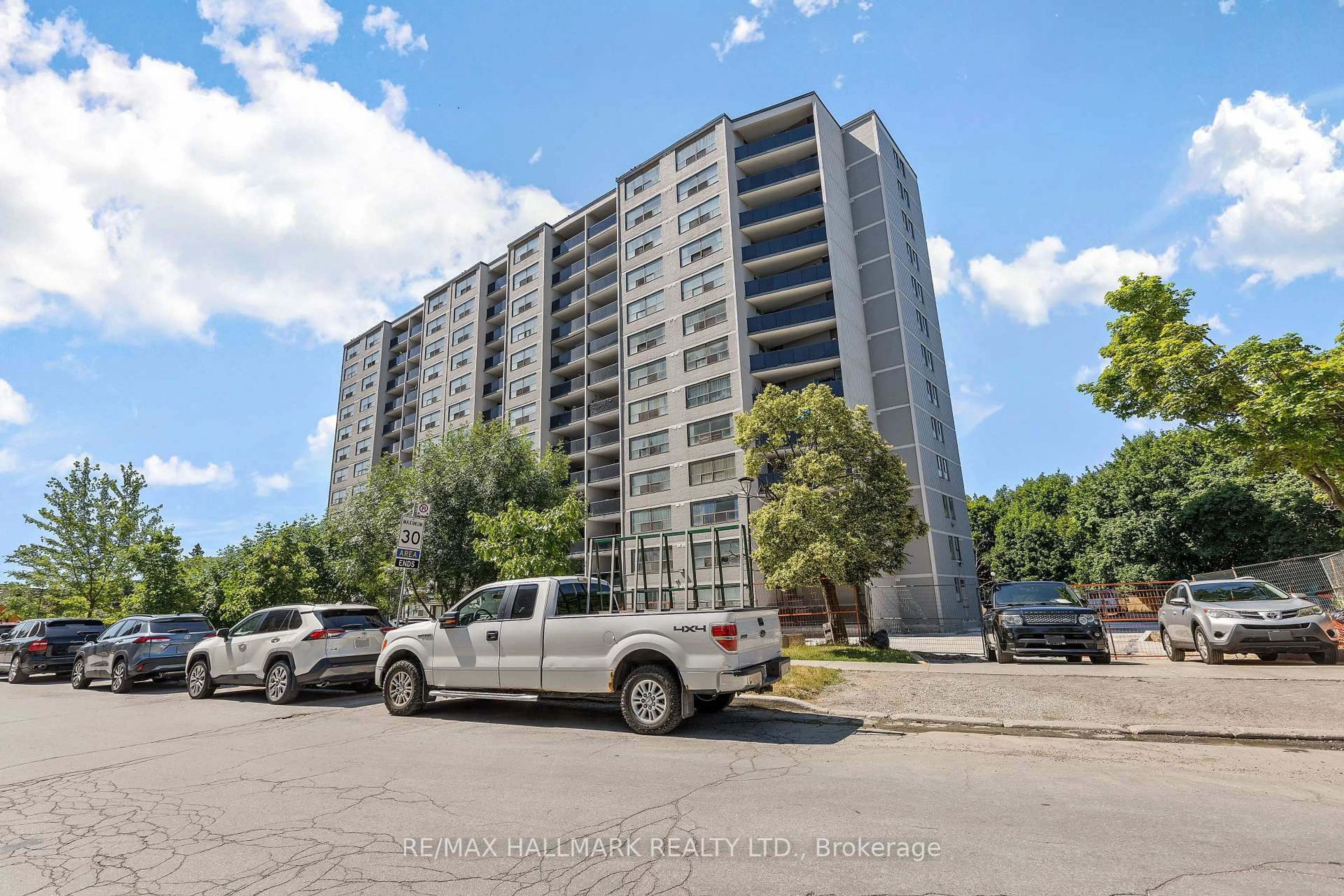 A pic from outside/outdoor area/front of a property/back of a property/a pic from drone, street for 10 Tobermory Dr #501, Toronto Ontario M3N 2Y5