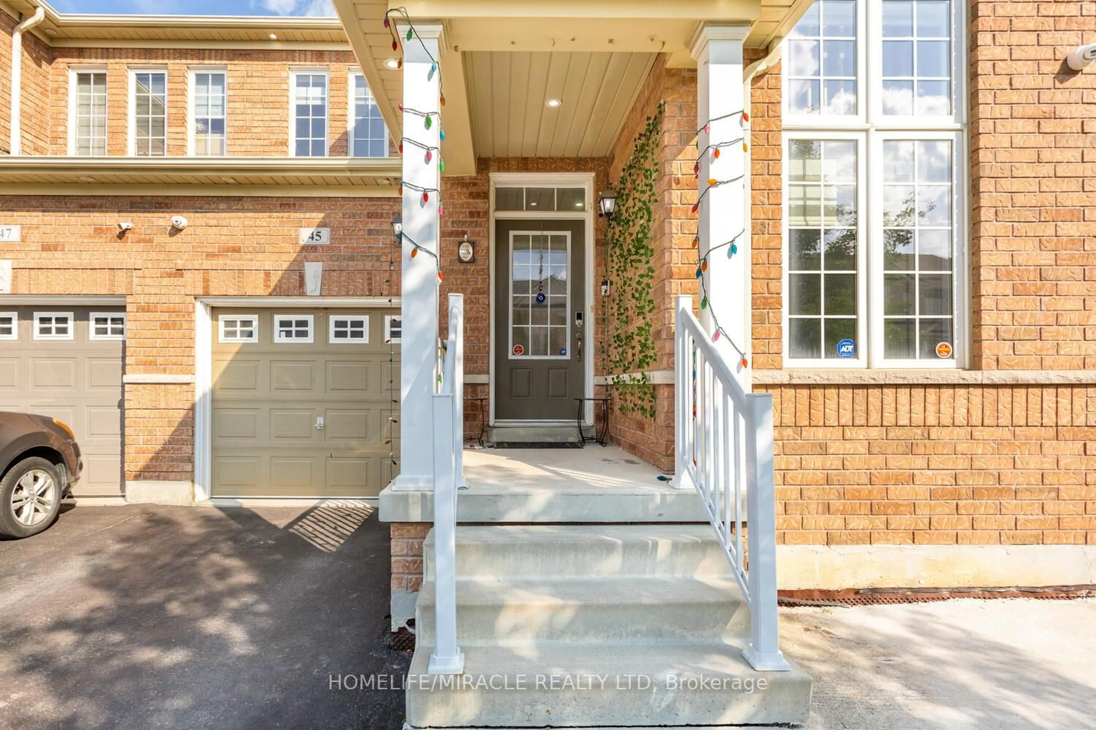 Indoor entryway for 45 Boundbrook Dr, Brampton Ontario L7A 0M1
