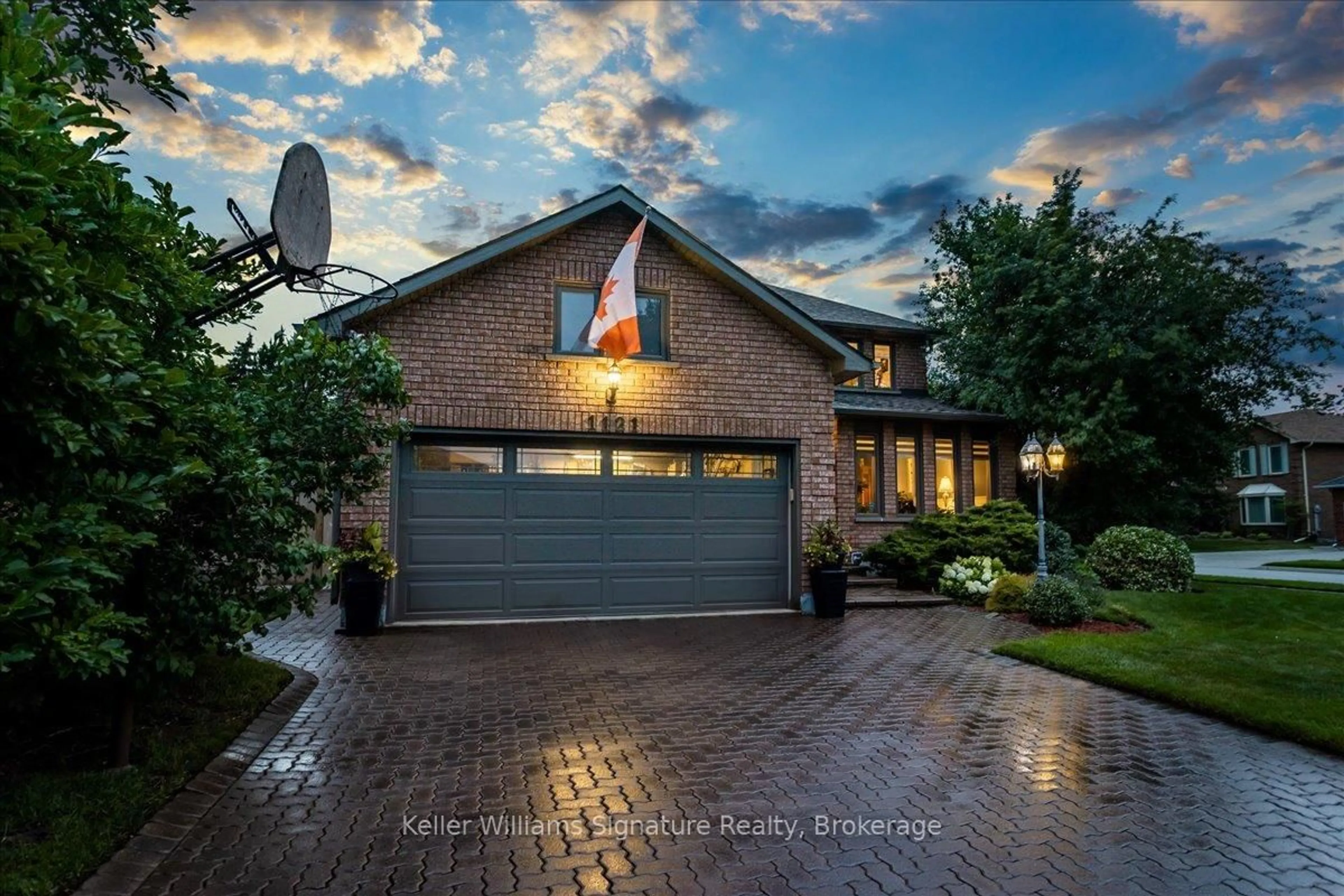 Home with brick exterior material, street for 1121 Manor Rd, Oakville Ontario L6M 1G3