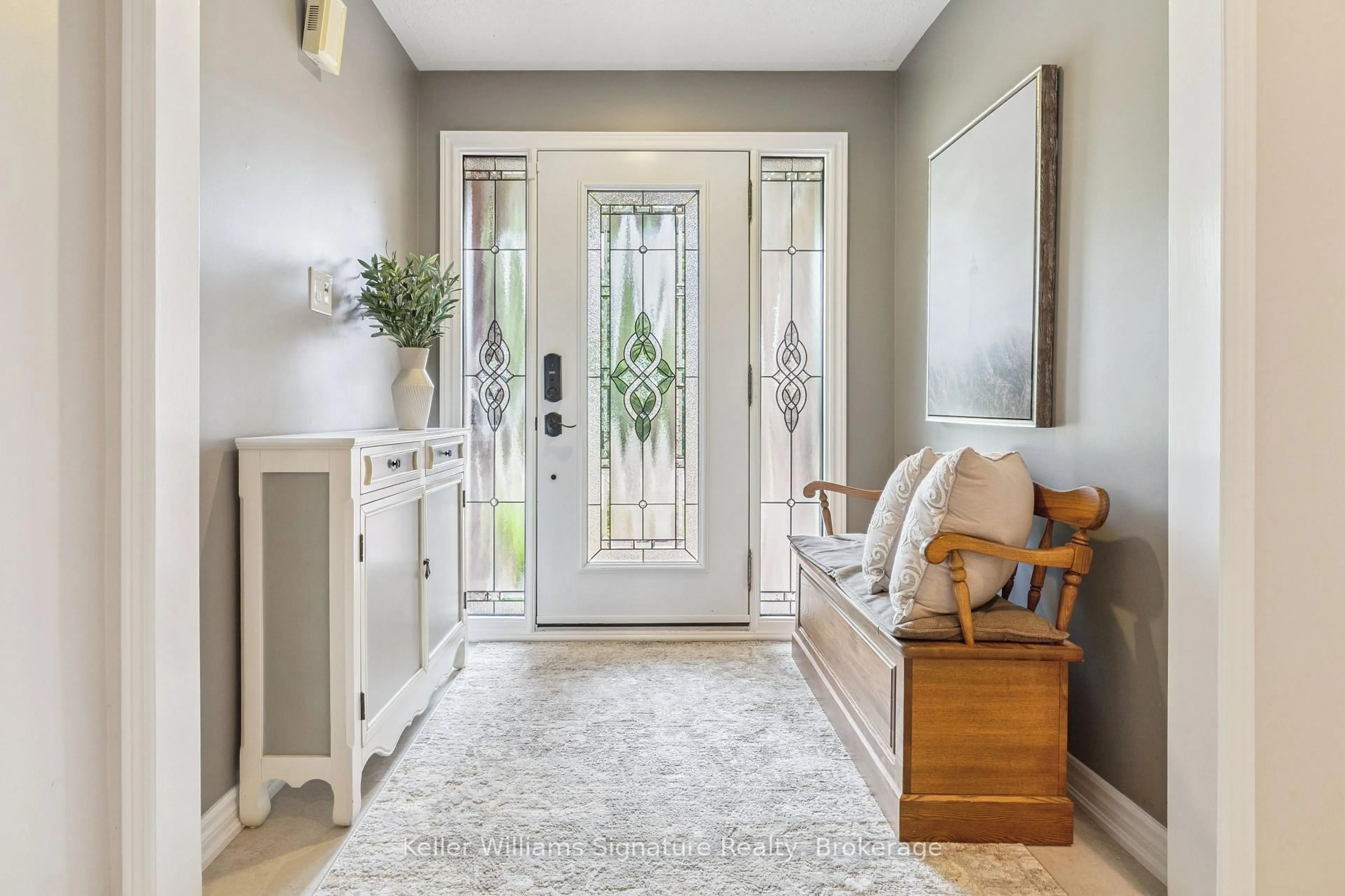 Indoor entryway for 1121 Manor Rd, Oakville Ontario L6M 1G3