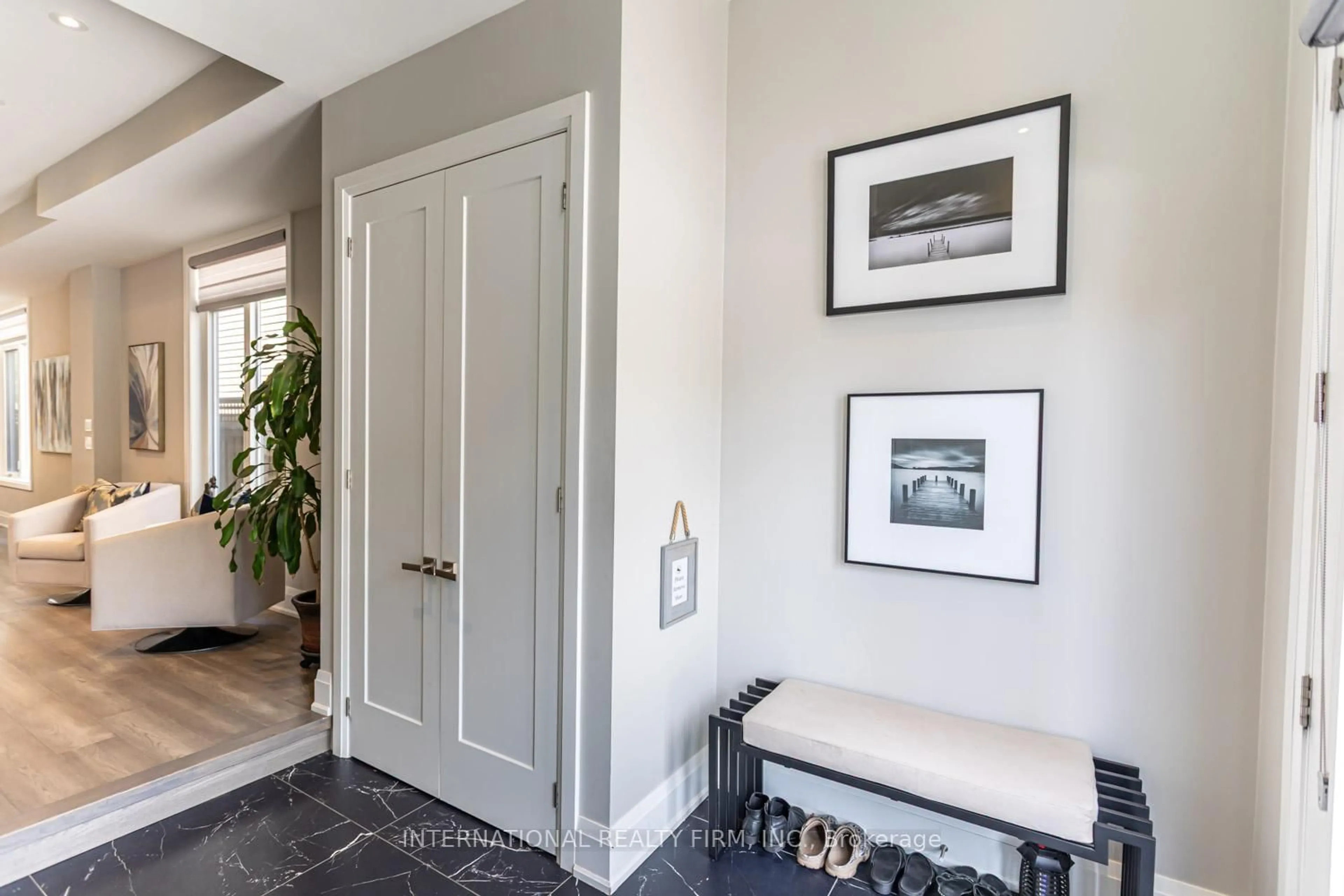 Indoor entryway for 36B Pine Ave, Mississauga Ontario L5H 2P8