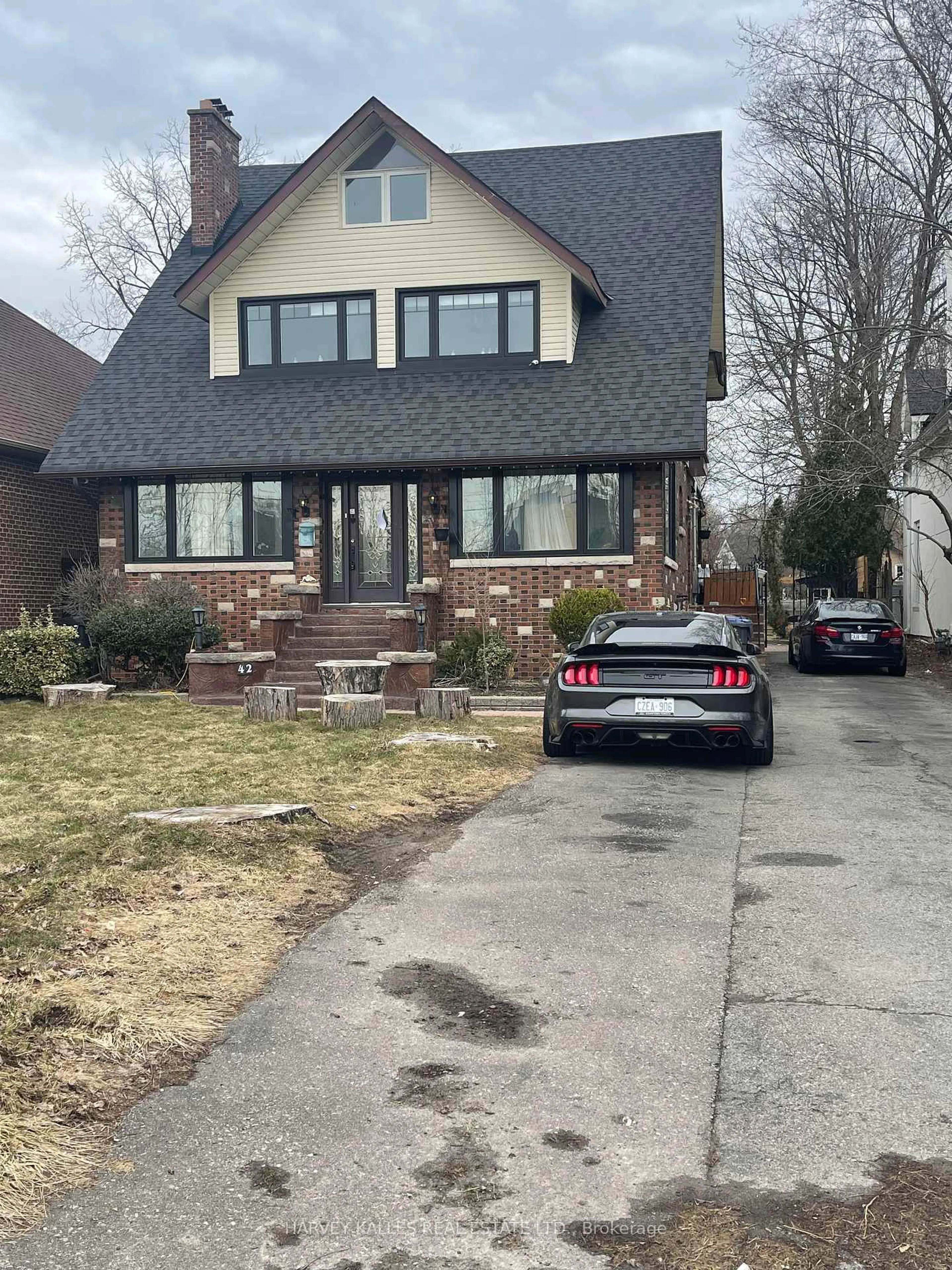 Home with brick exterior material, street for 42 Scott St, Brampton Ontario L6V 1S2