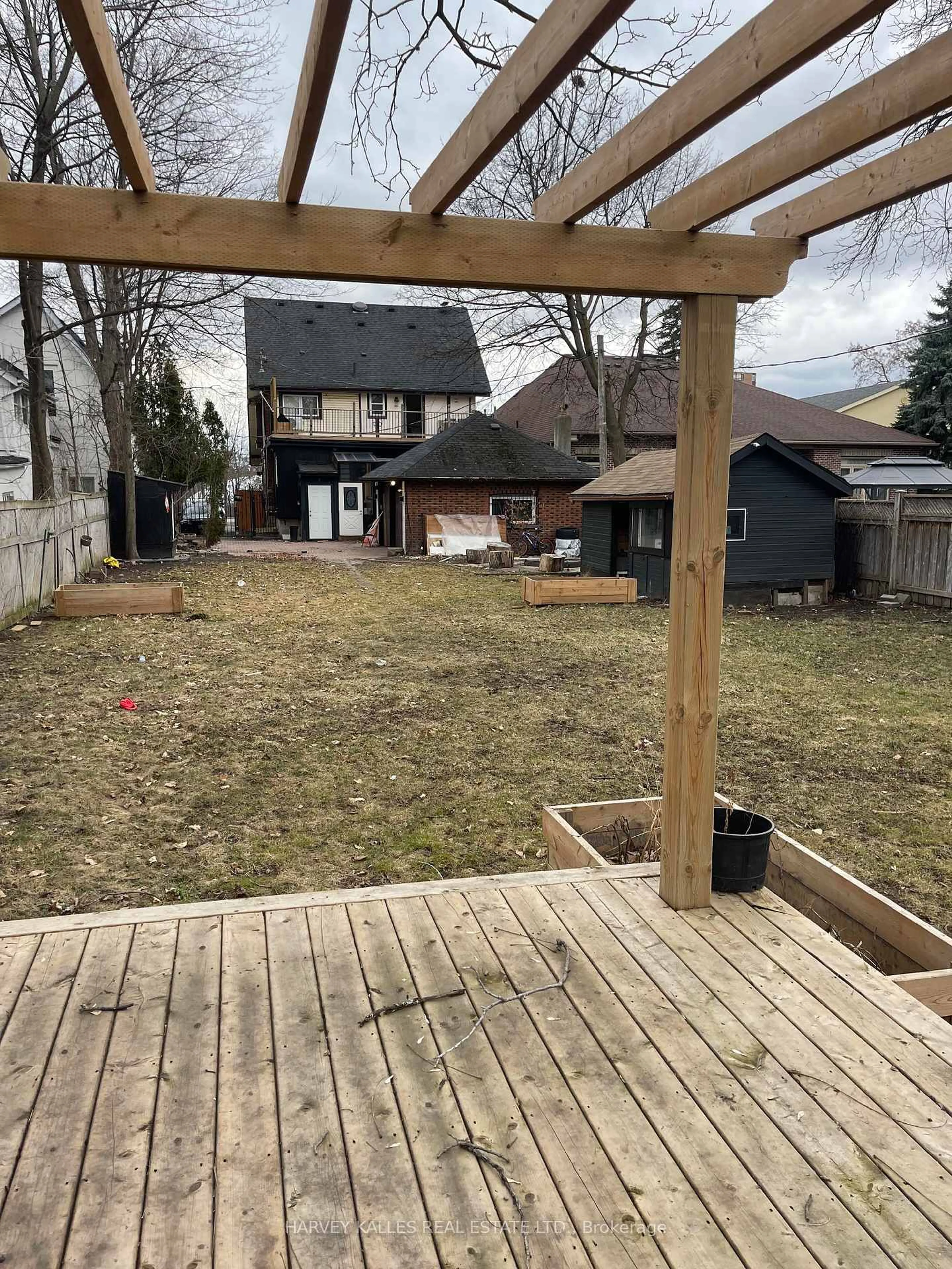 Patio, street for 42 Scott St, Brampton Ontario L6V 1S2
