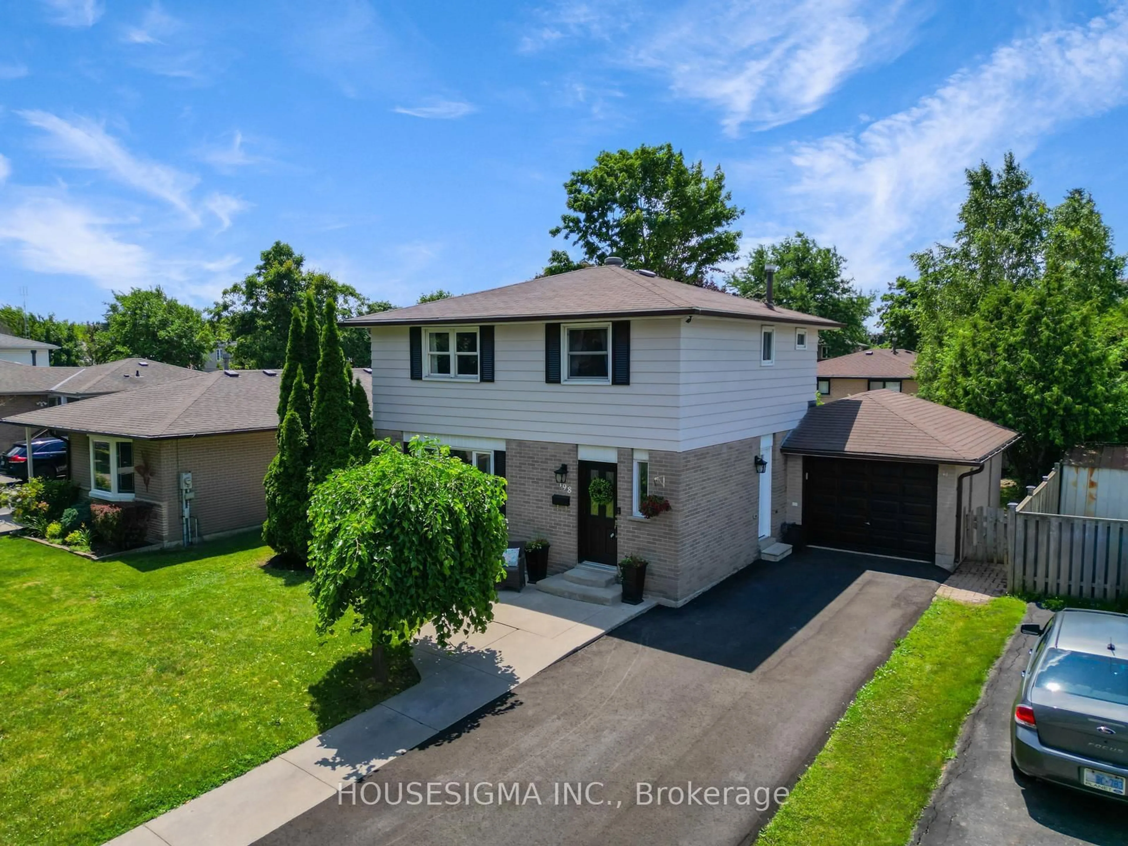 A pic from outside/outdoor area/front of a property/back of a property/a pic from drone, street for 198 Archdekin Dr, Brampton Ontario L6V 1Z1