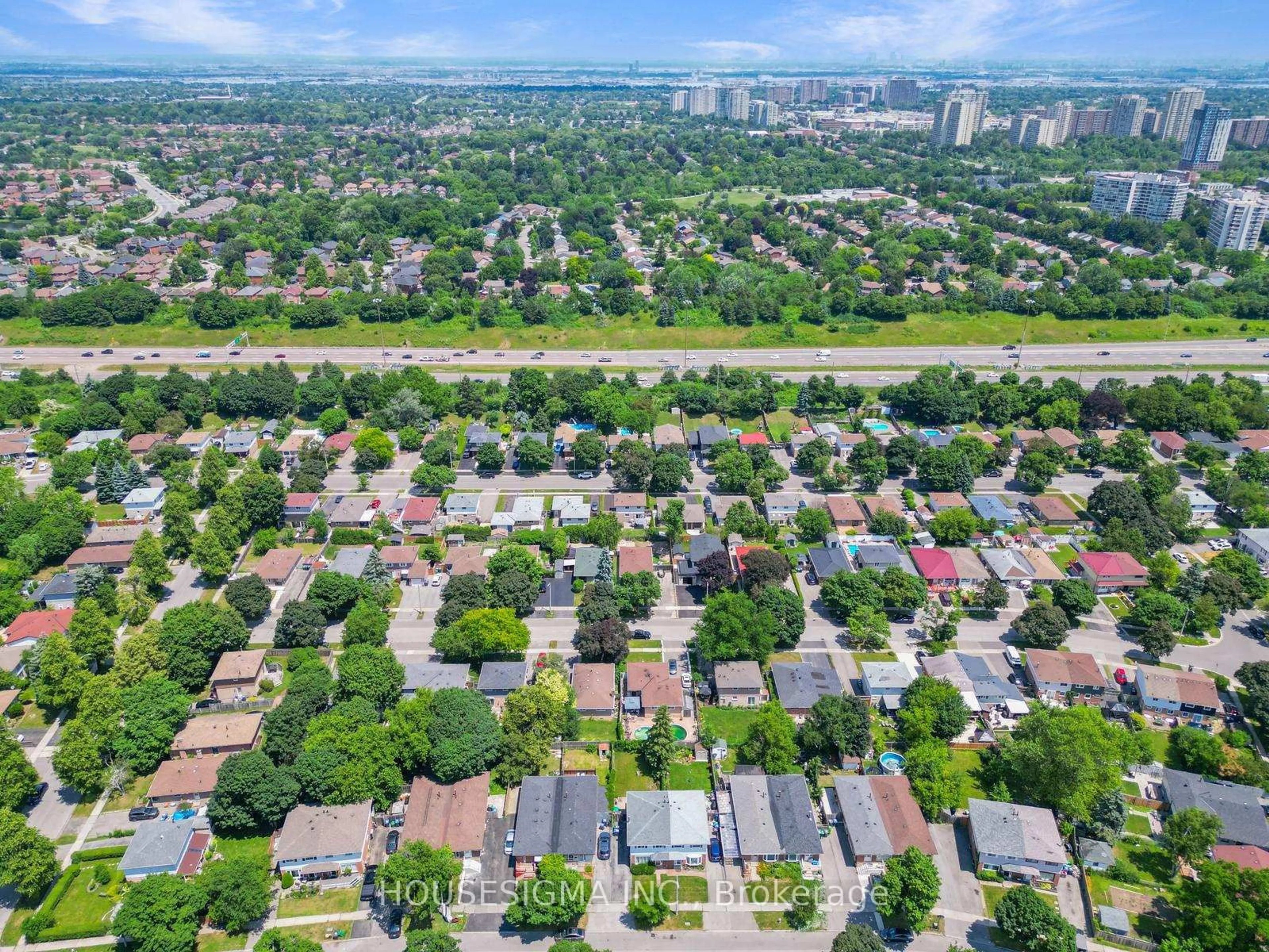 A pic from outside/outdoor area/front of a property/back of a property/a pic from drone, street for 198 Archdekin Dr, Brampton Ontario L6V 1Z1