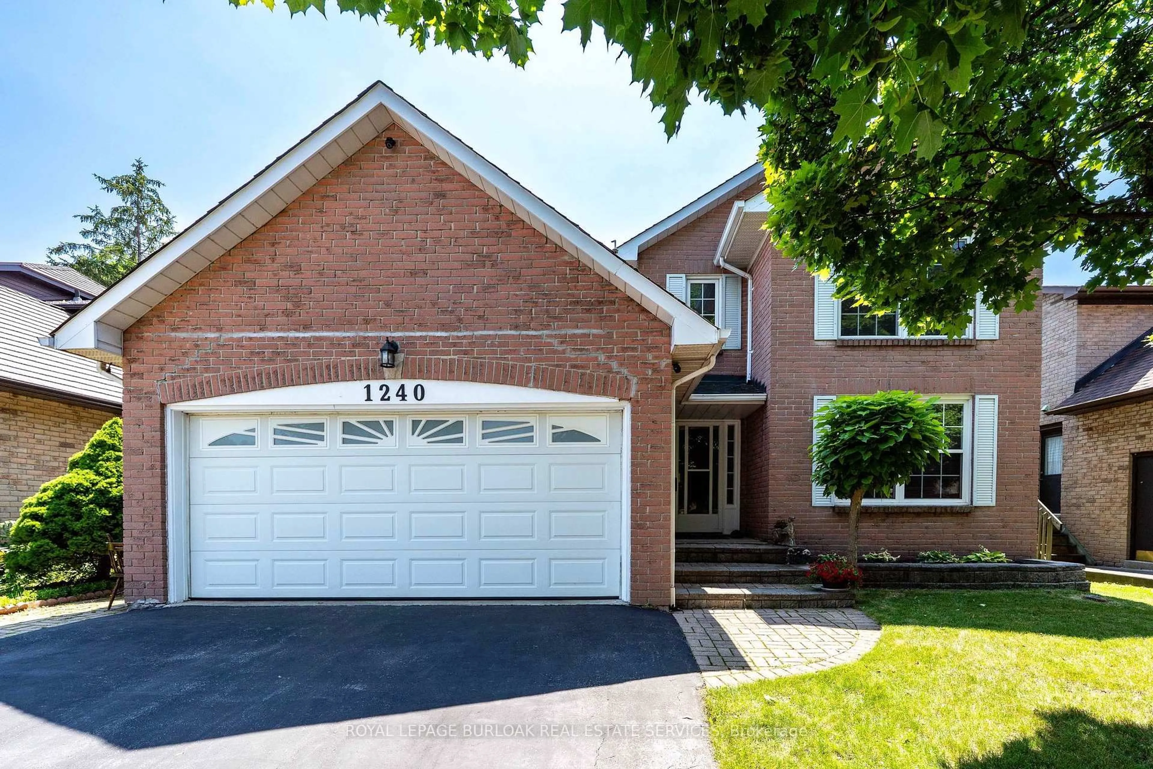 Home with brick exterior material, street for 1240 Hammond St, Burlington Ontario L7S 2E1