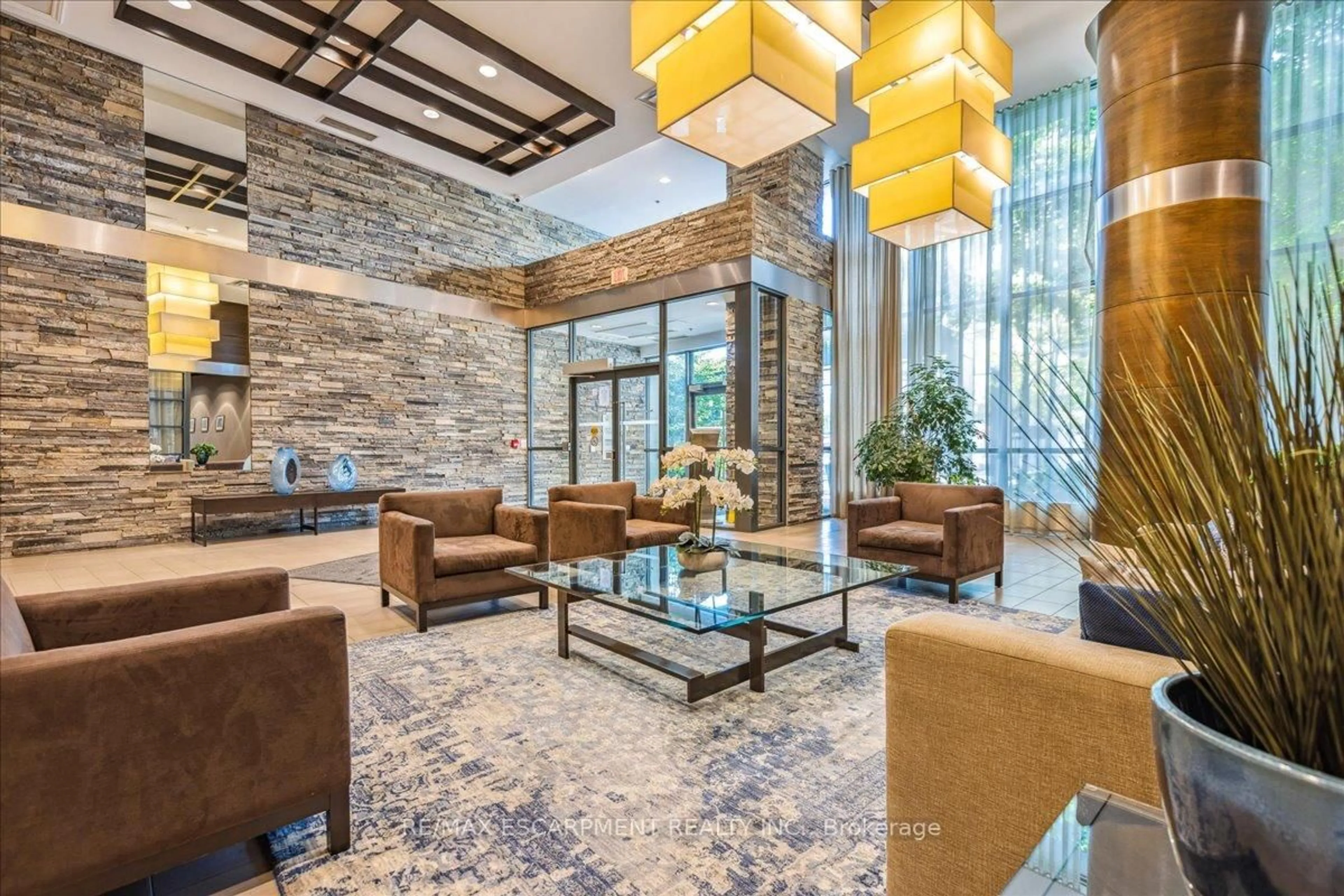 Lobby for 1 Hurontario St #316, Mississauga Ontario L5G 0A3