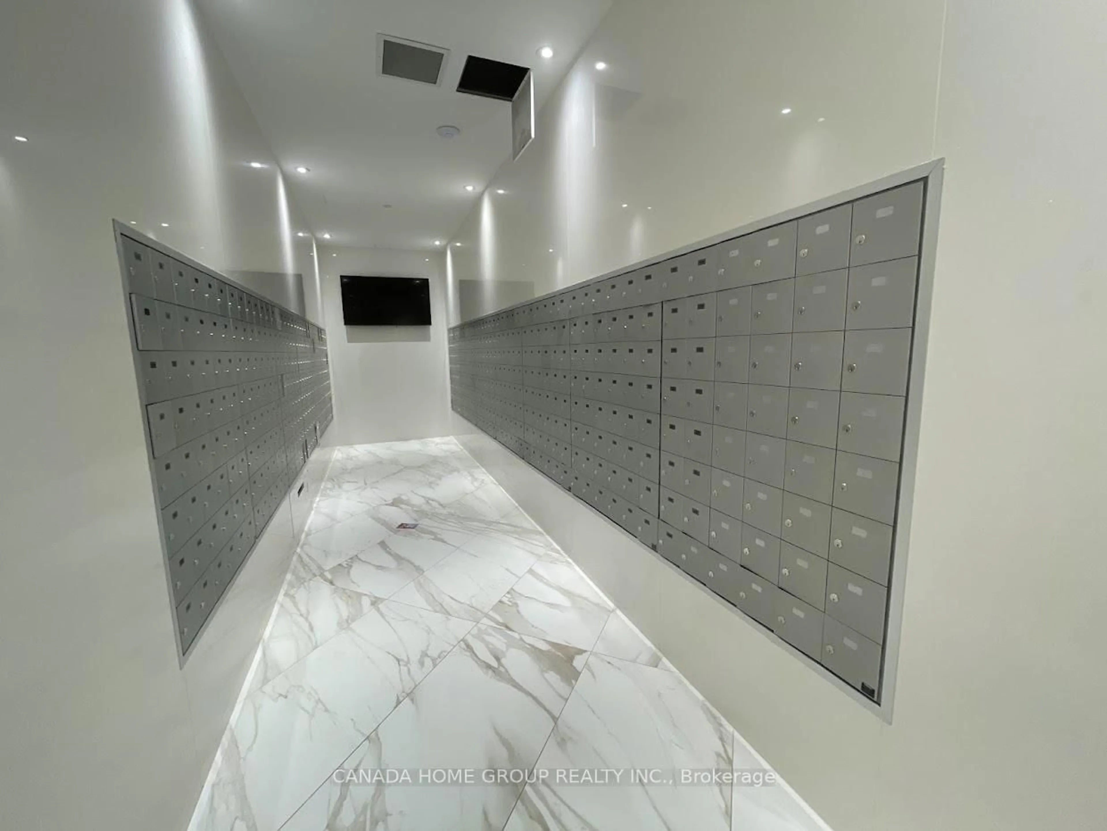Indoor foyer for 3900 Confederation Pkwy #5905, Mississauga Ontario L5B 0M3