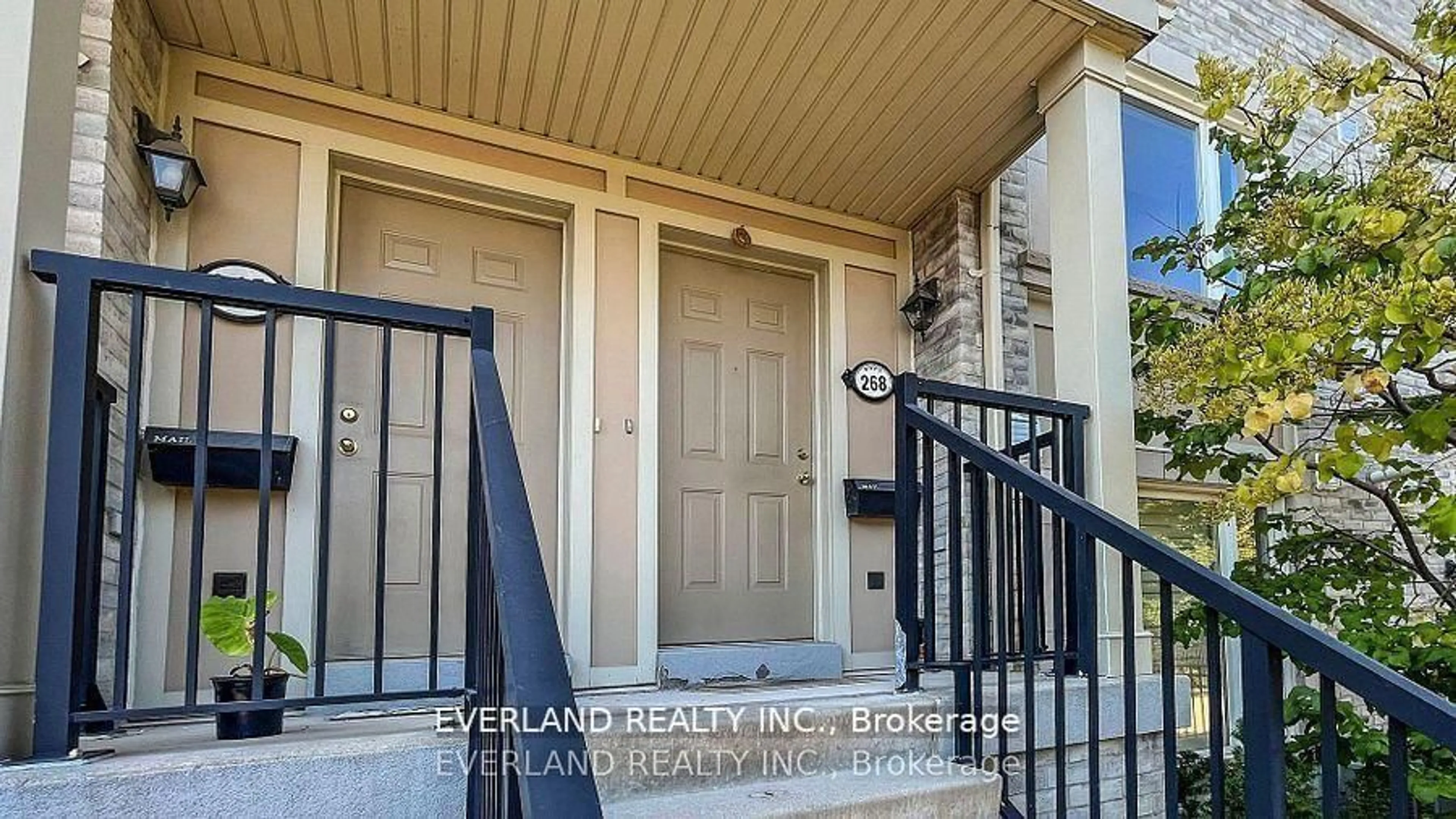 Indoor entryway for 4975 Southampton Dr #268, Mississauga Ontario L5M 8E3