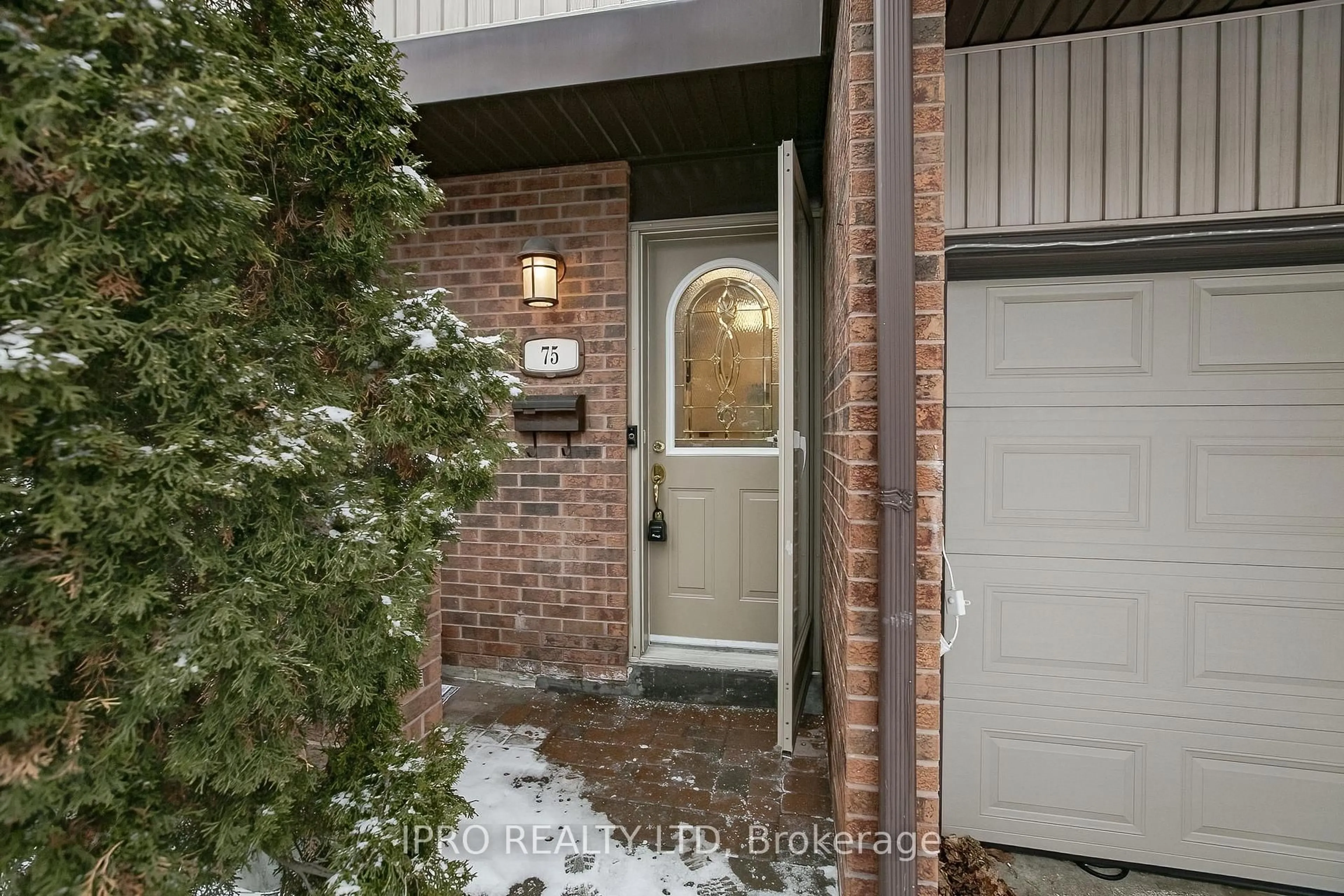 Indoor entryway for 1080 Walden Circ #75, Mississauga Ontario L5J 4J9