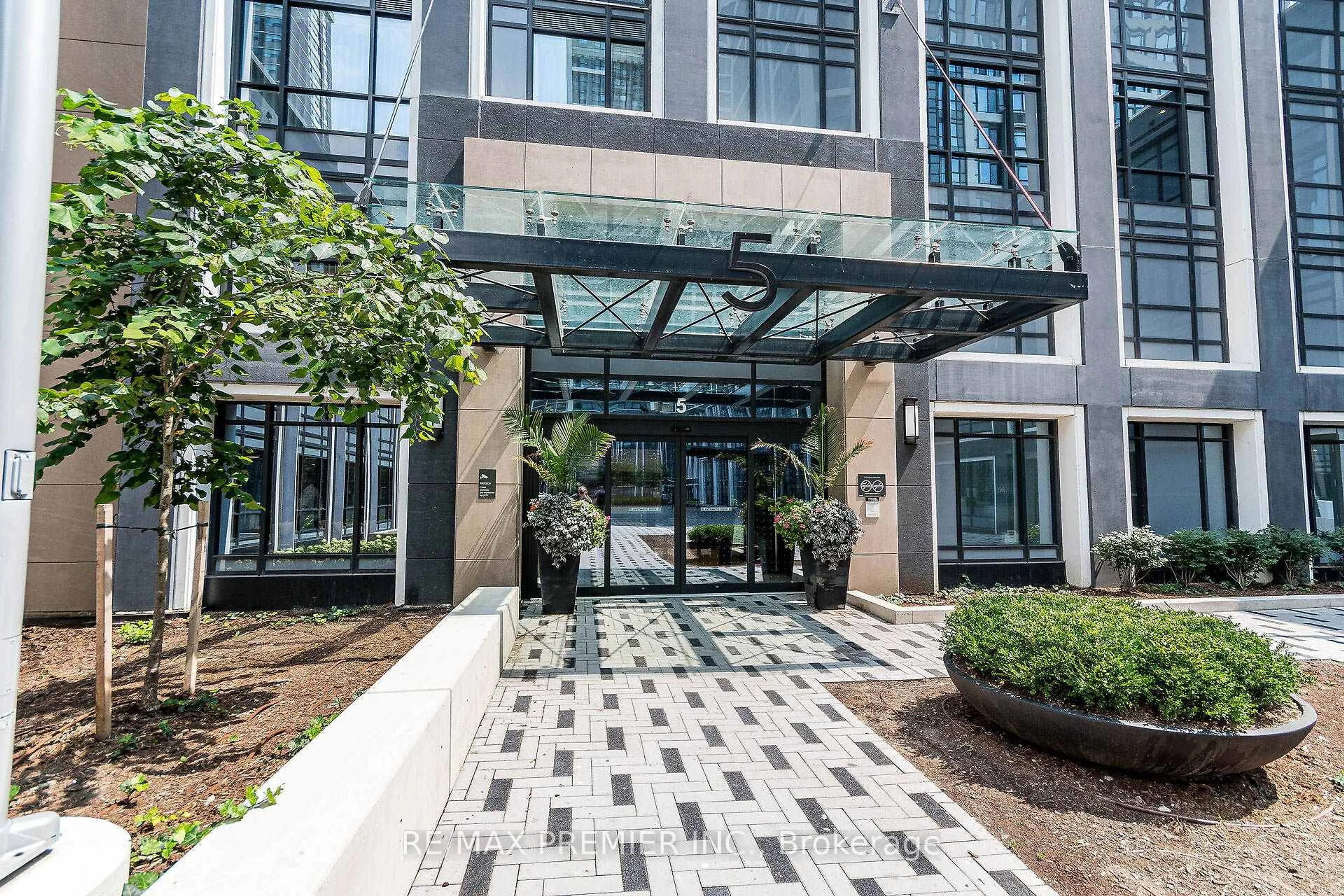 Indoor foyer for 5 Mabelle Ave #4235, Toronto Ontario M9A 0C9