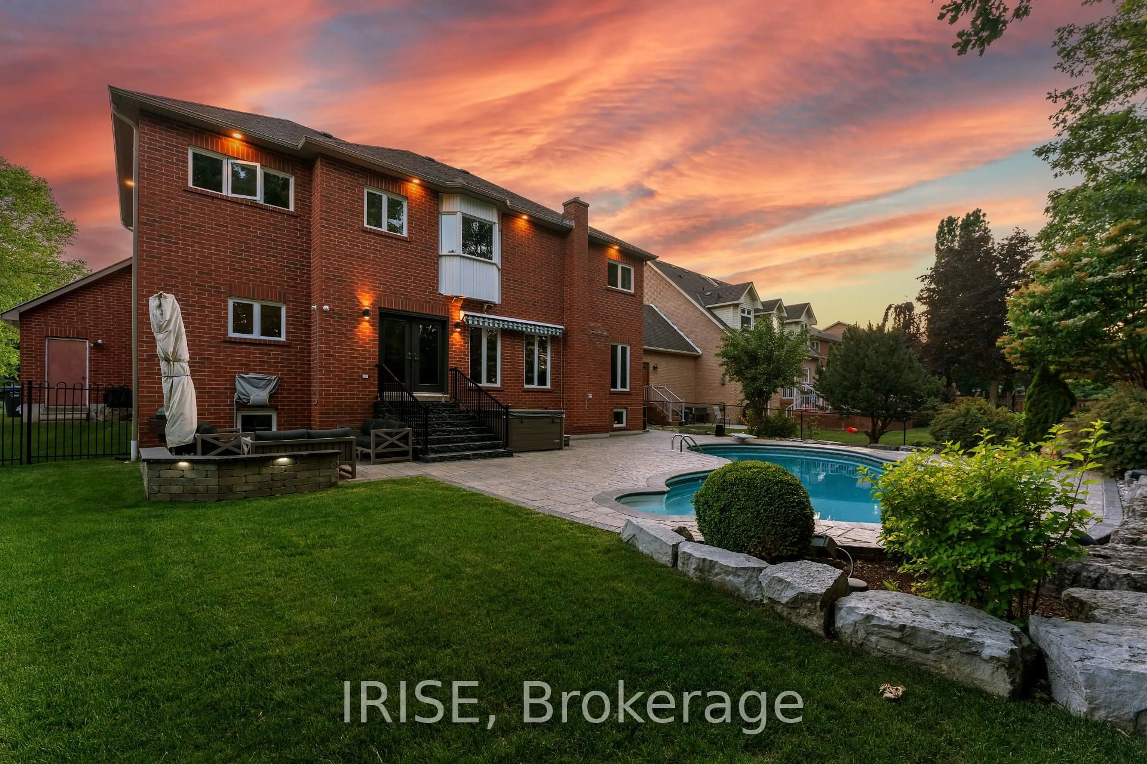 A pic from outside/outdoor area/front of a property/back of a property/a pic from drone, street for 20 Viewmount Cres, Brampton Ontario L6Z 4P4
