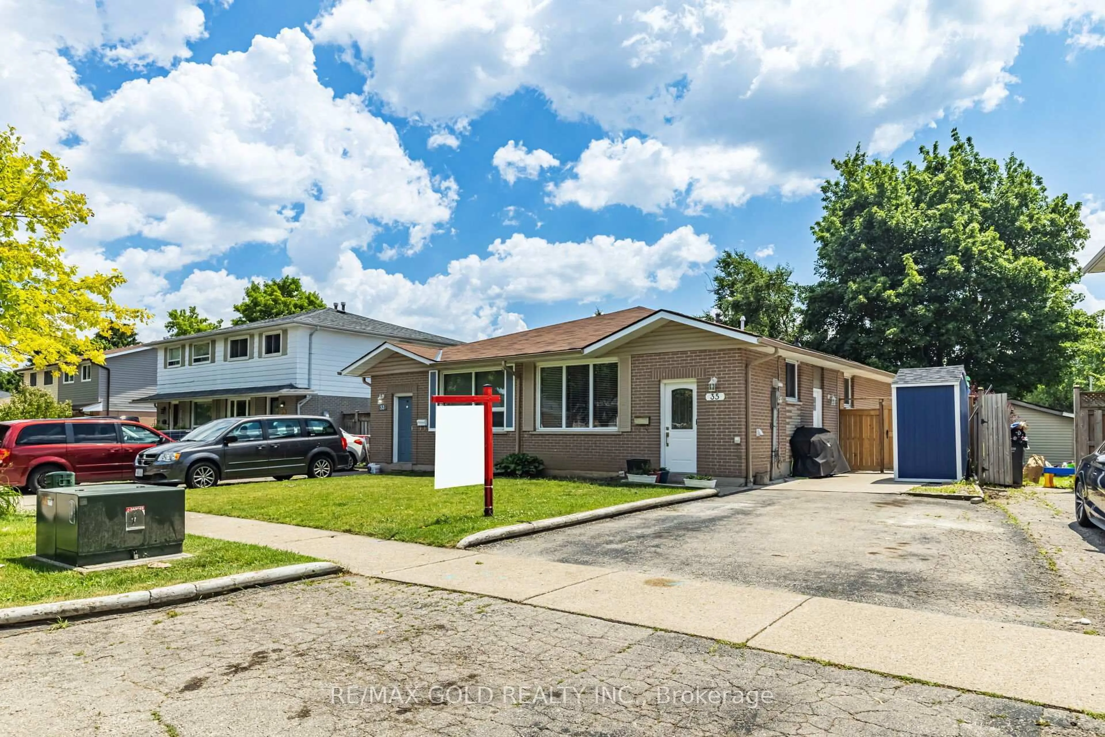 Unknown for 35 Chipwood Cres, Brampton Ontario L6V 2E4
