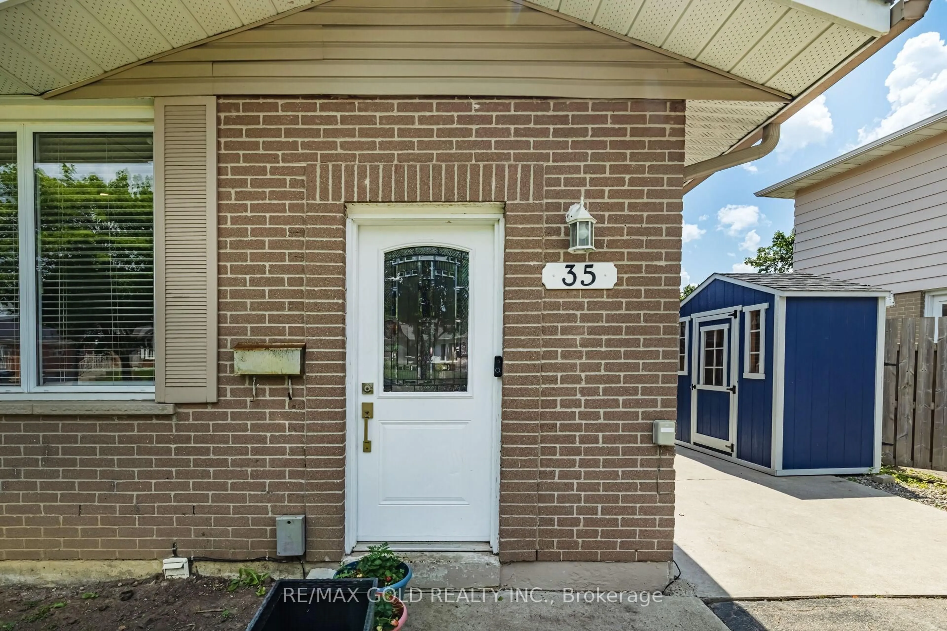 Unknown for 35 Chipwood Cres, Brampton Ontario L6V 2E4