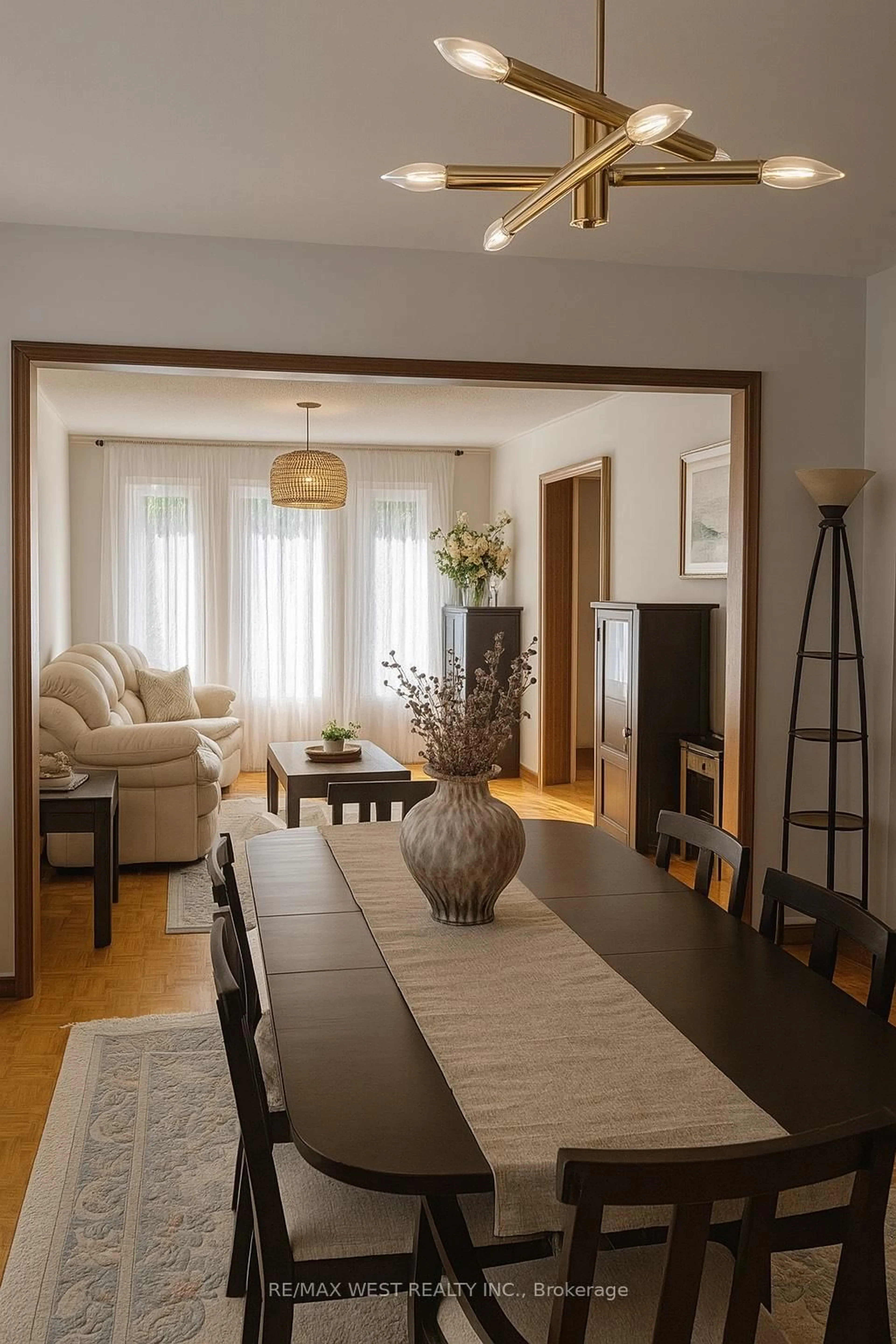 Living room with furniture, wood/laminate floor for 4256 Petersburg Cres, Mississauga Ontario L4Z 2T2