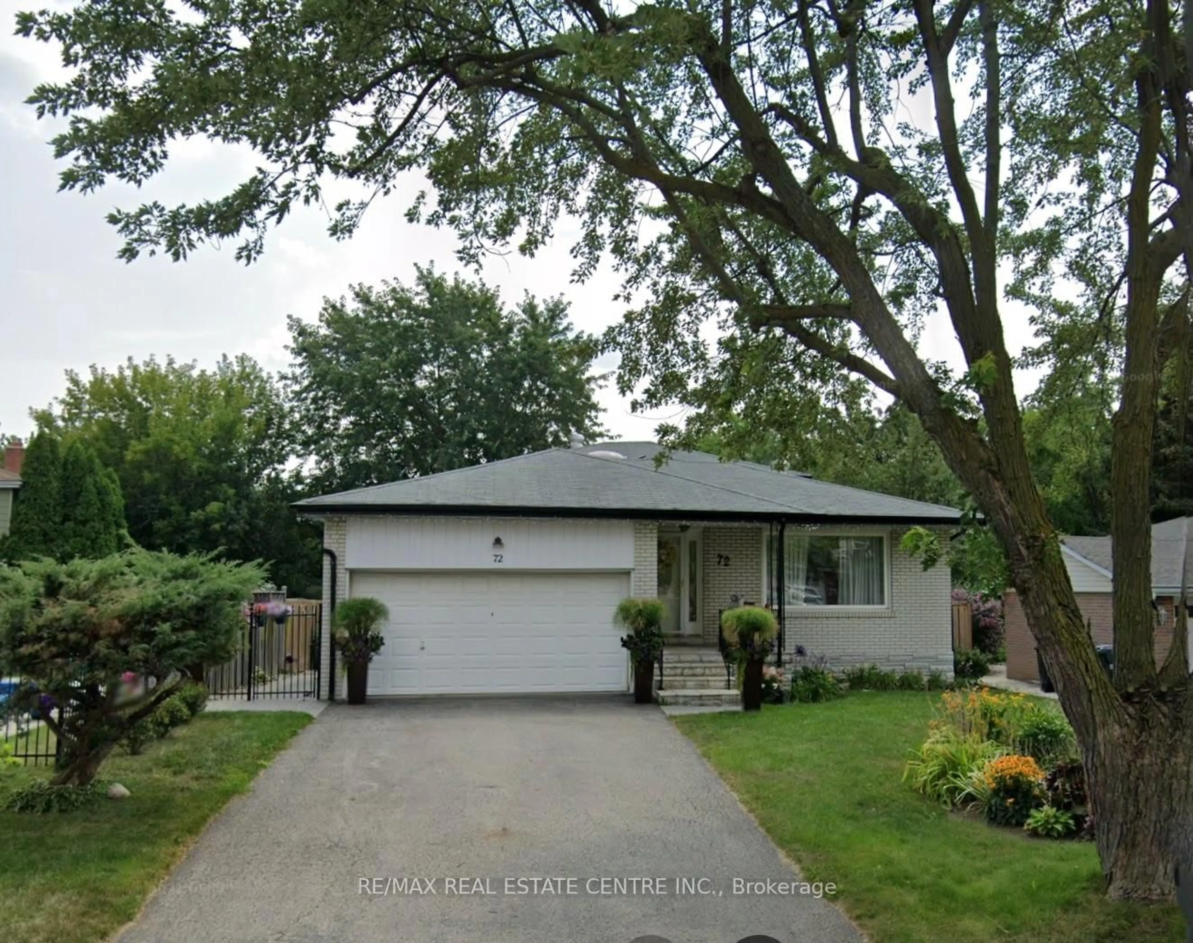 Home with vinyl exterior material, street for 72 Cavendish Cres, Brampton Ontario L6T 1Z4