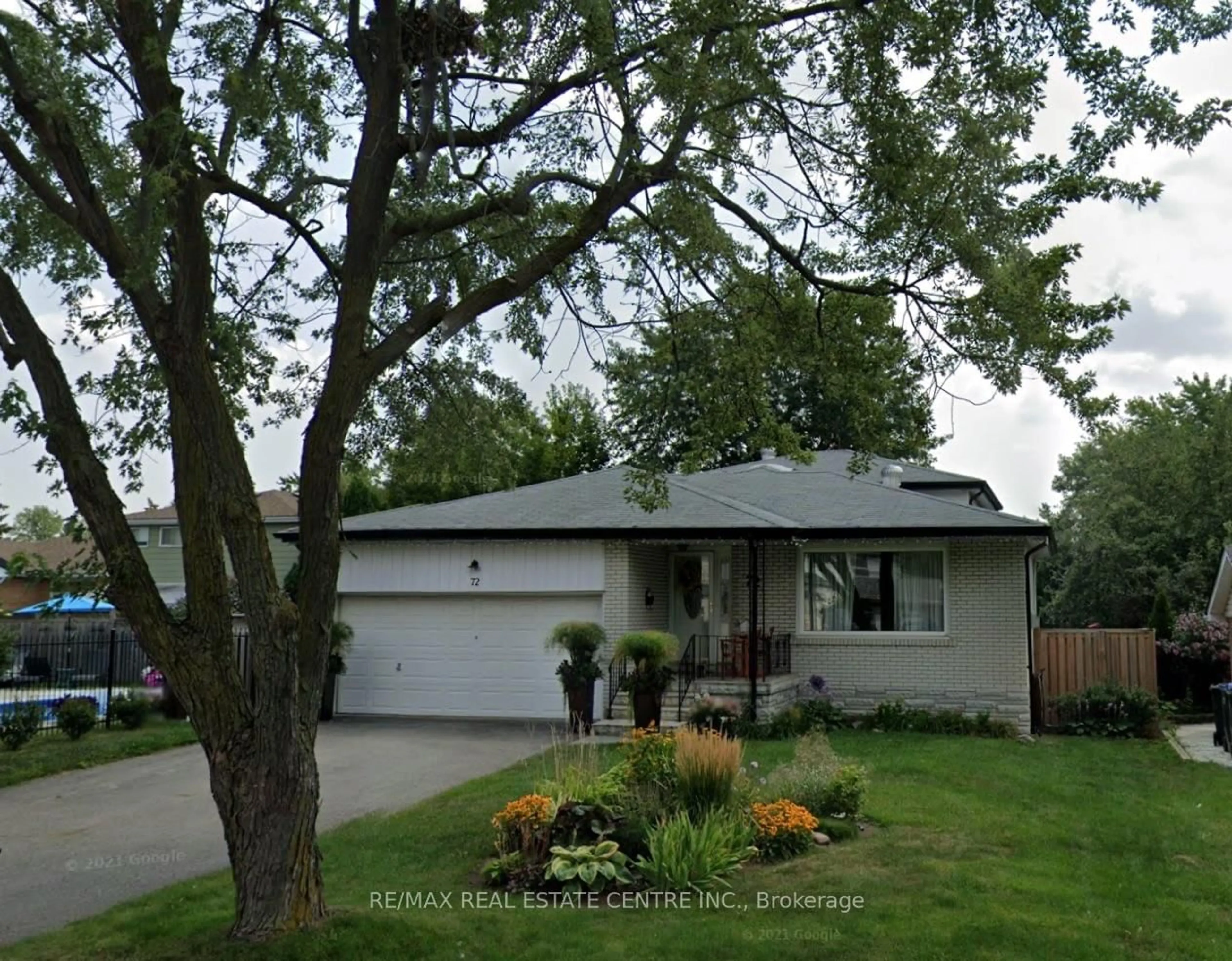 Home with vinyl exterior material, street for 72 Cavendish Cres, Brampton Ontario L6T 1Z4