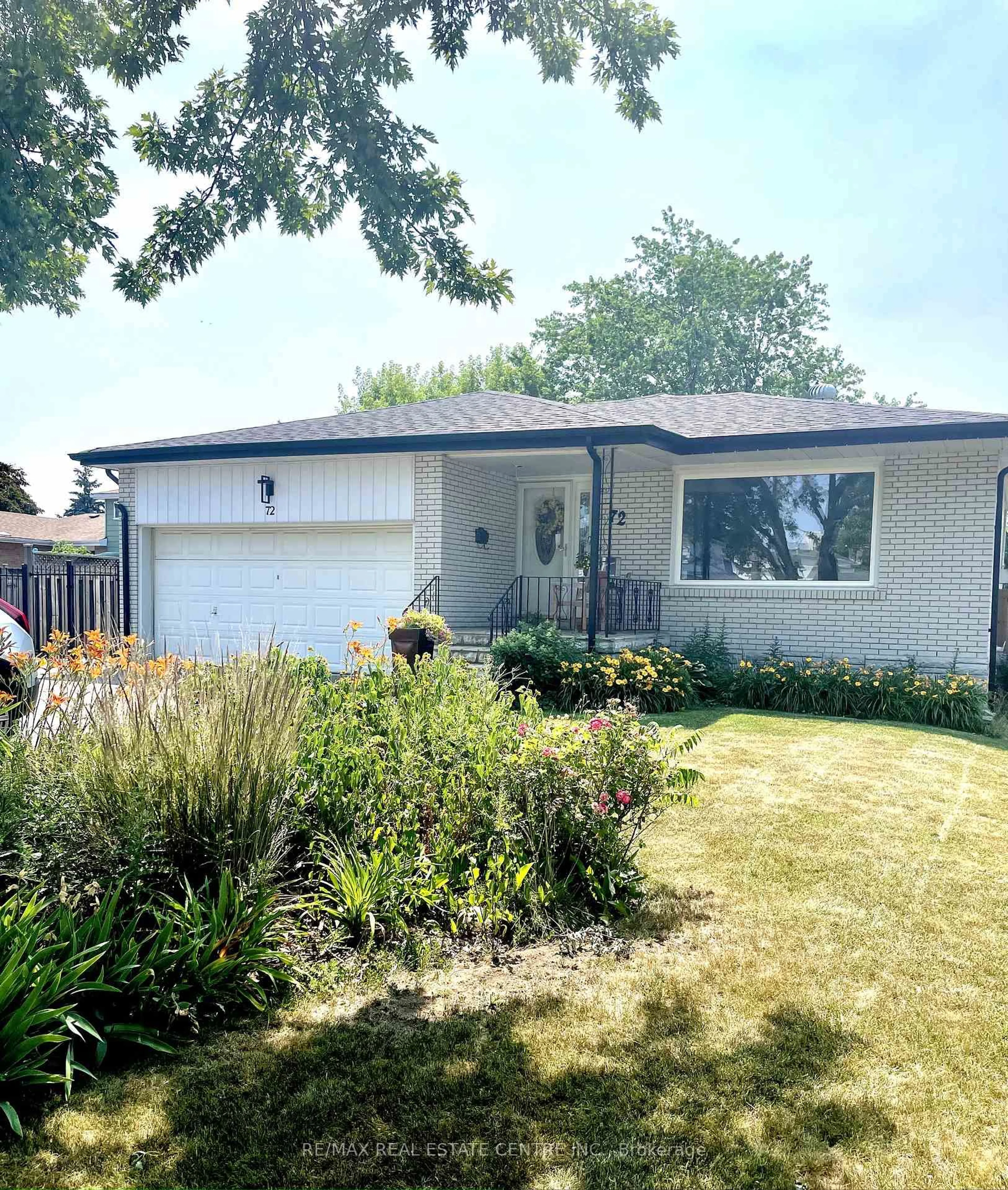 Home with vinyl exterior material, street for 72 Cavendish Cres, Brampton Ontario L6T 1Z4