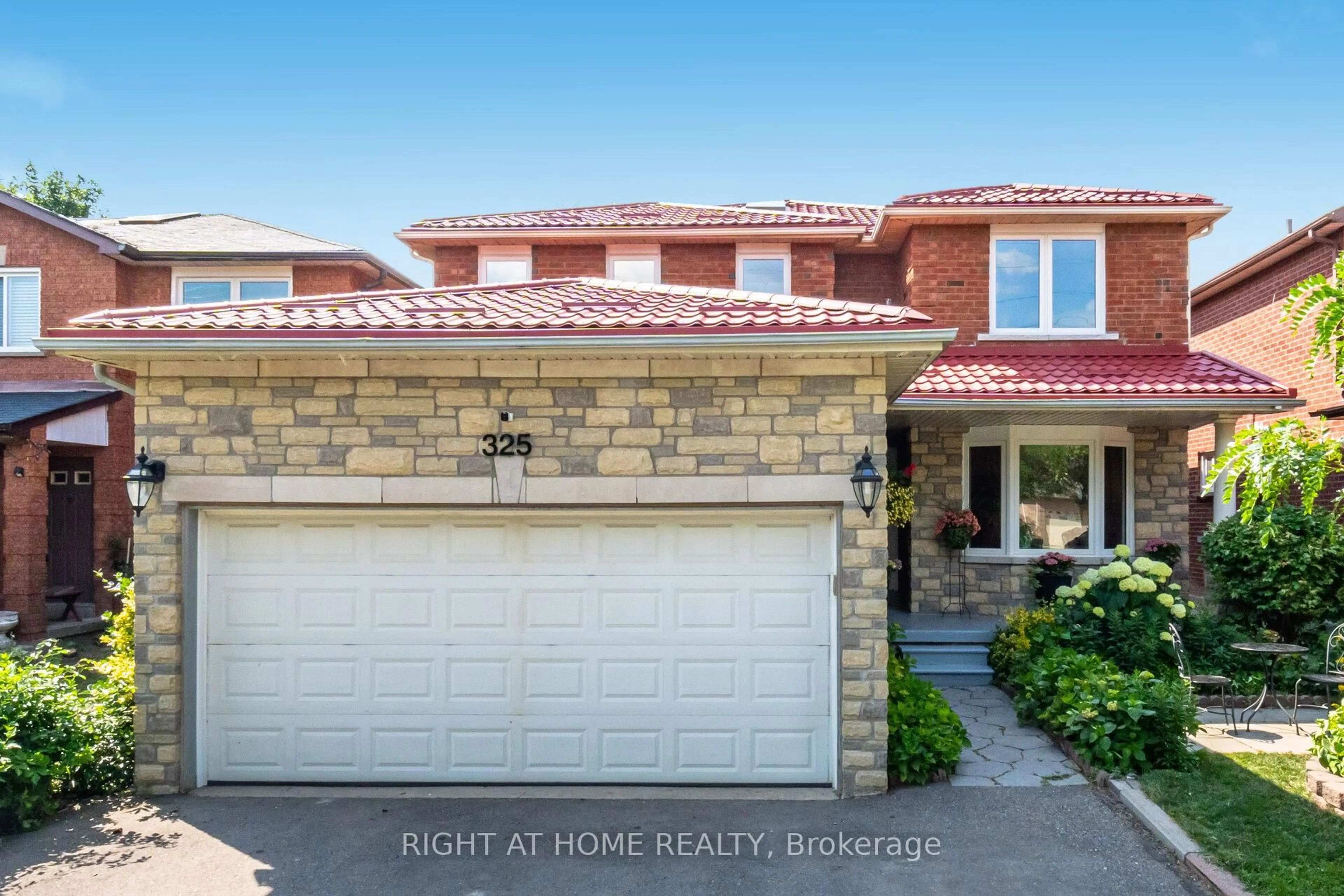 Home with brick exterior material, street for 325 Harrowsmith Dr, Mississauga Ontario L5R 1P9