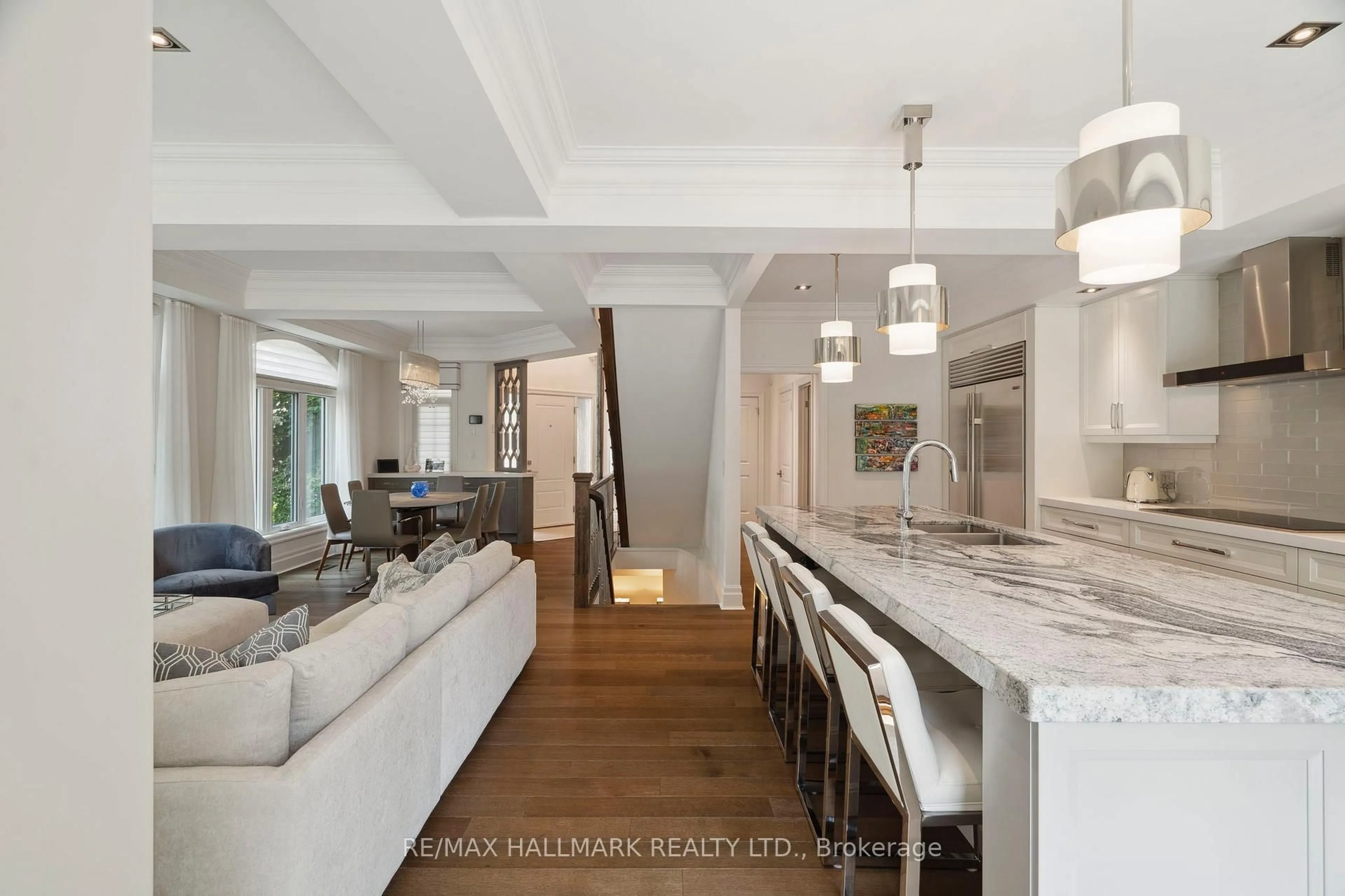 Open concept kitchen, ceramic/tile floor for 2092 PINEVALLEY Cres, Oakville Ontario L6H 6L8