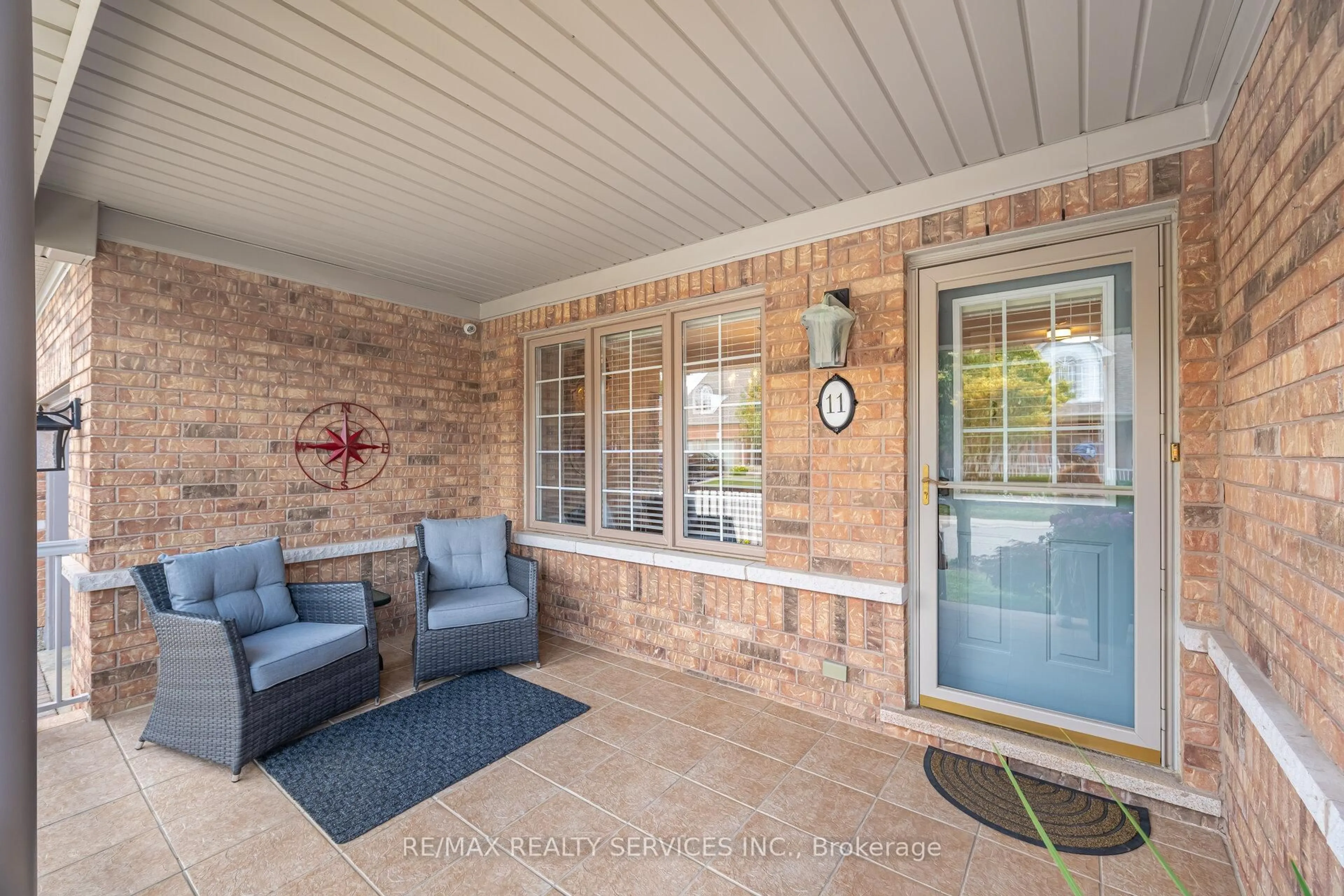 Indoor entryway for 11 Yorkwood Tr, Brampton Ontario L6R 3J3