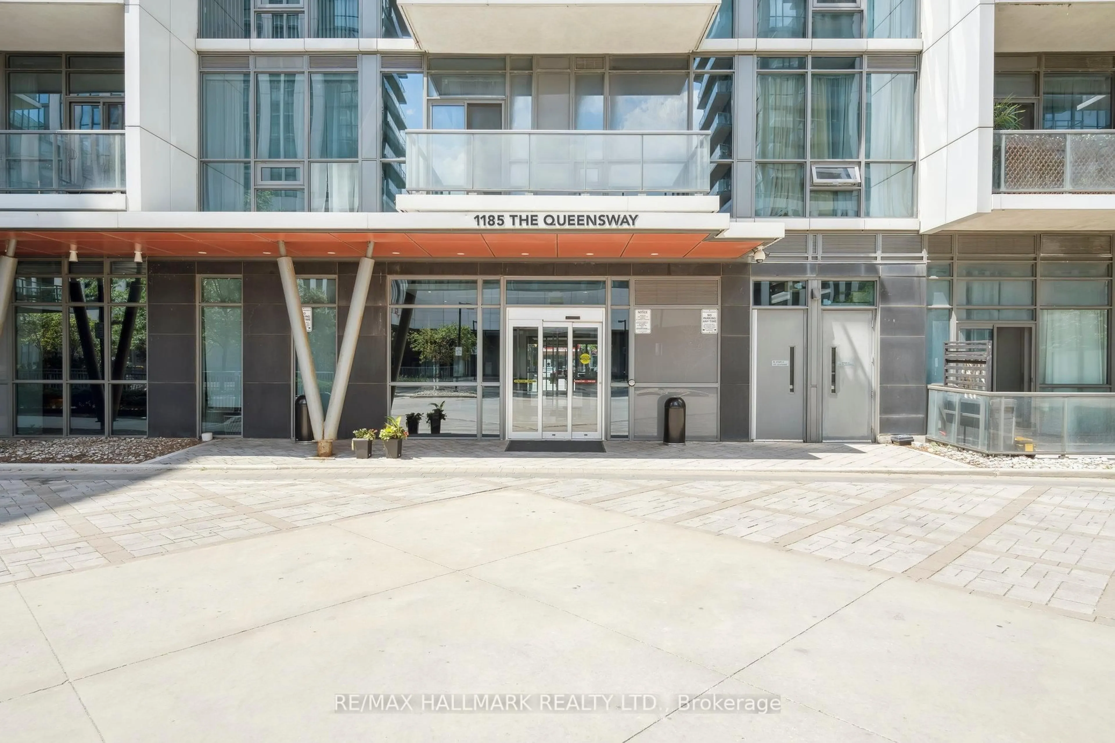 Indoor foyer for 1185 The Queensway #1006, Toronto Ontario M8Z 1R4