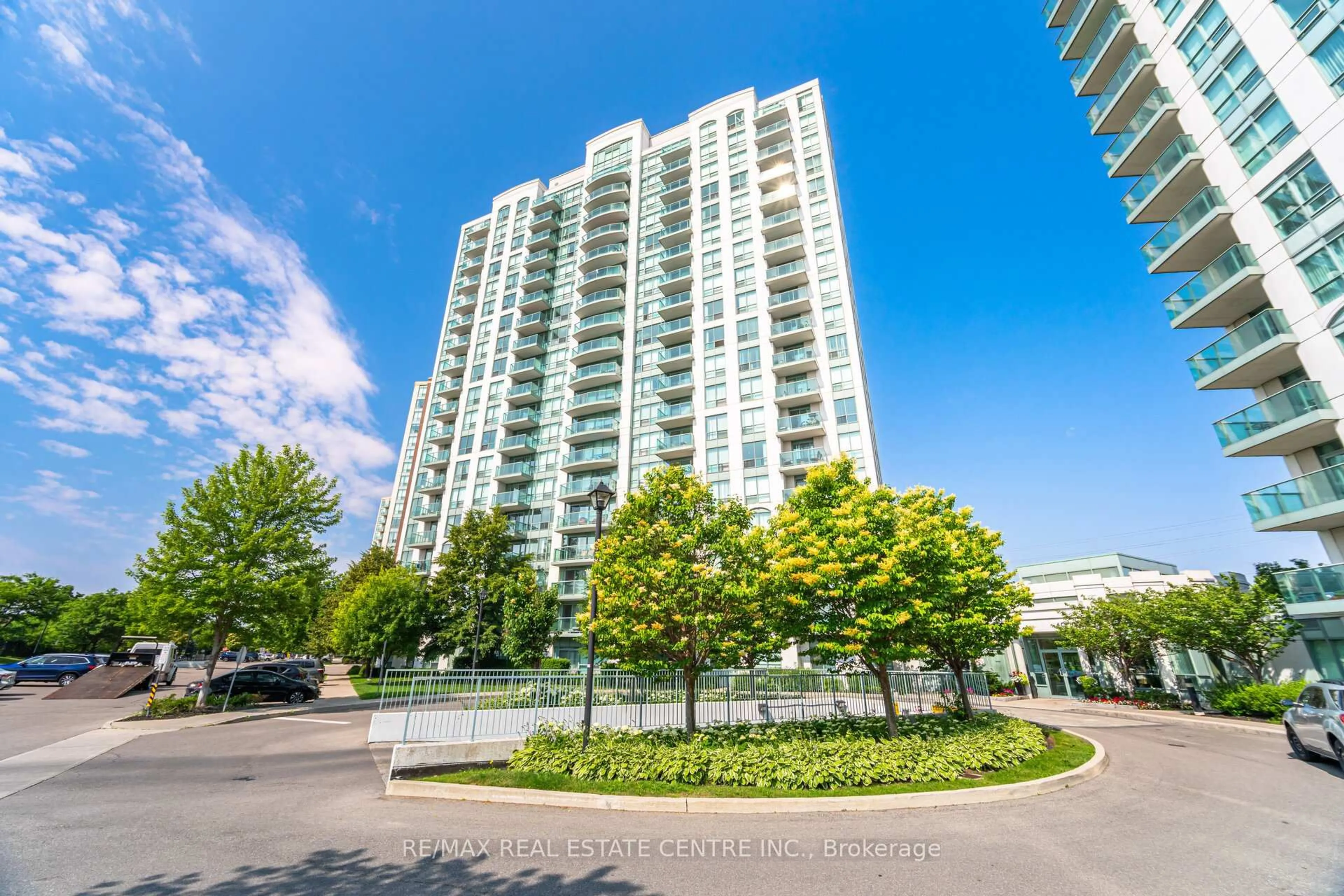 A pic from outside/outdoor area/front of a property/back of a property/a pic from drone, unknown for 4850 Glen Erin Dr #Ph9, Mississauga Ontario L5M 7S1