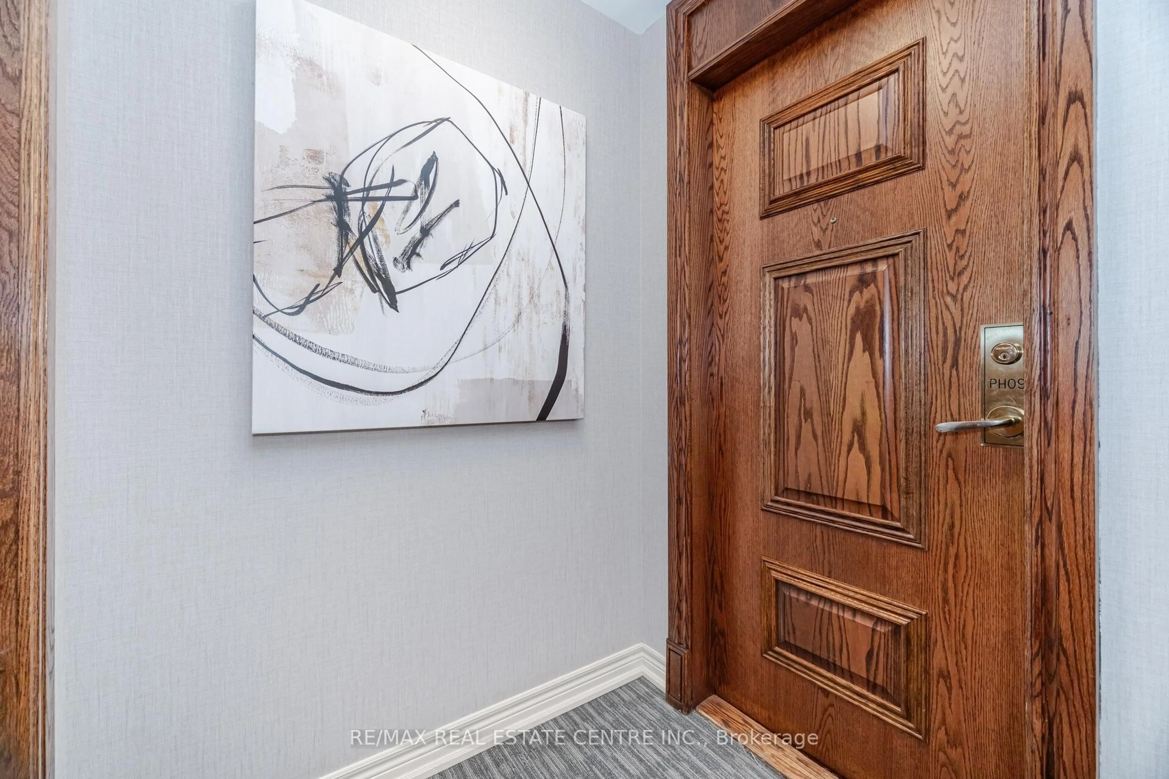 Indoor entryway for 4850 Glen Erin Dr #Ph9, Mississauga Ontario L5M 7S1