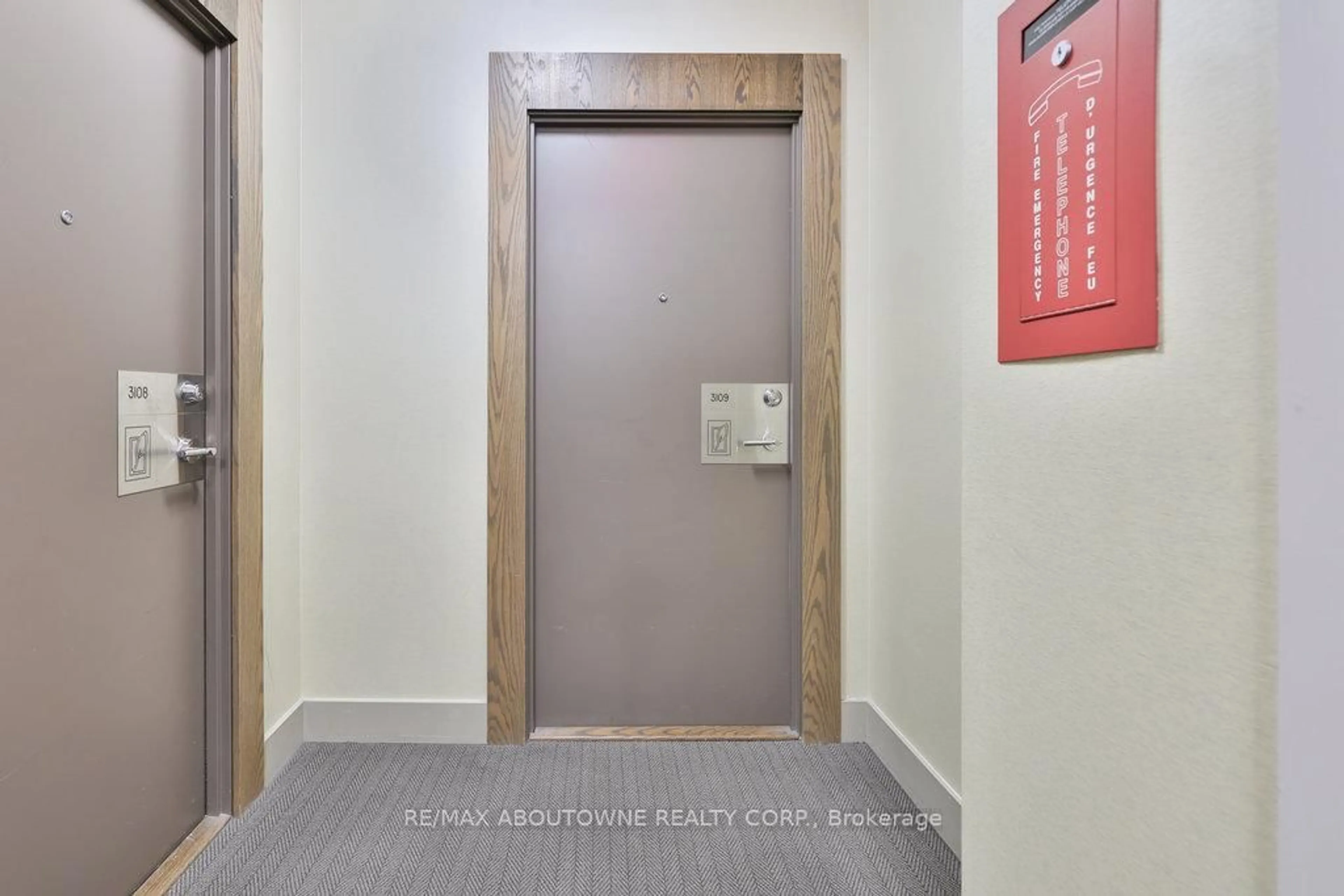 Indoor entryway for 4099 Brickstone Mews #3109, Mississauga Ontario L5B 0G2