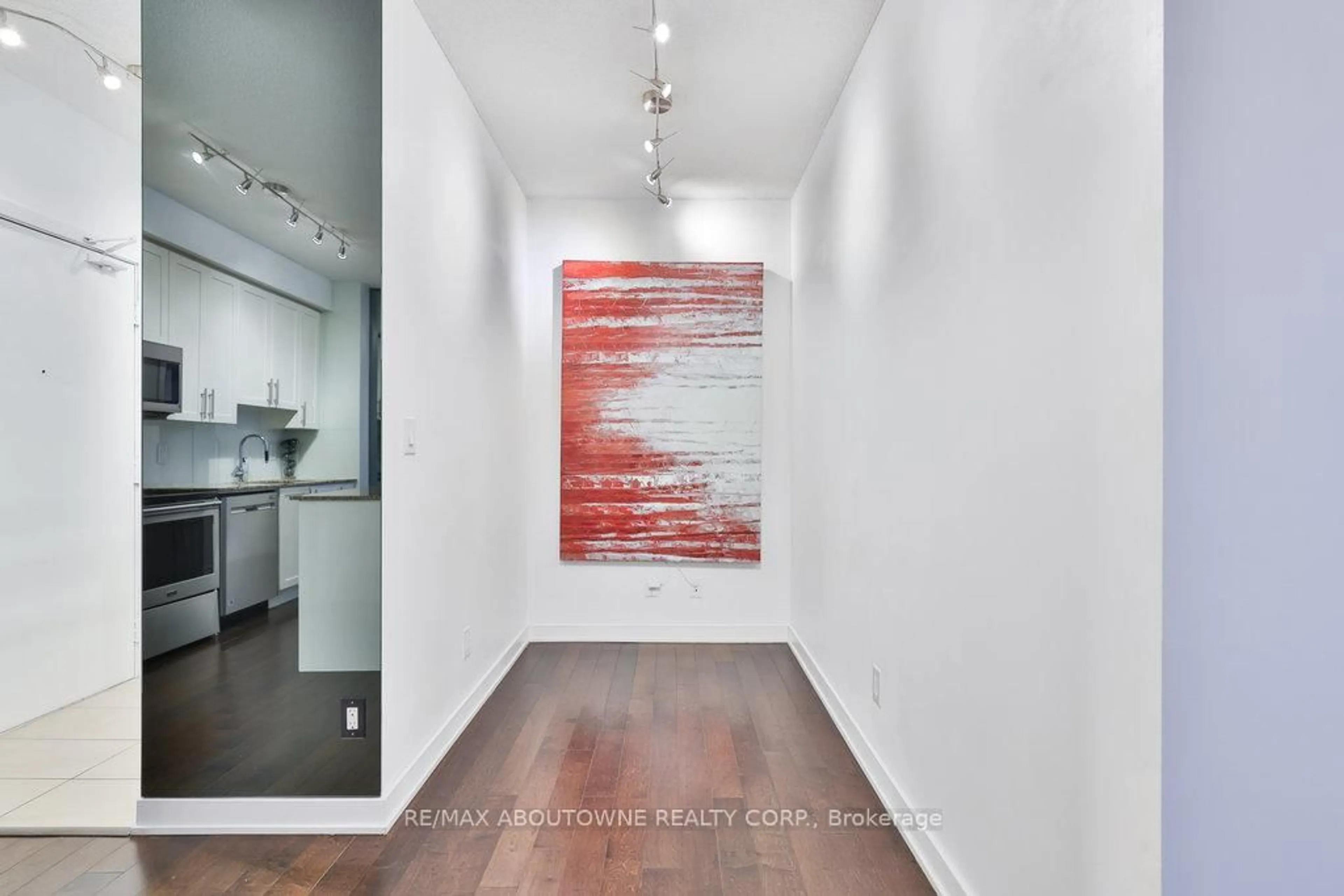 Indoor entryway for 4099 Brickstone Mews #3109, Mississauga Ontario L5B 0G2