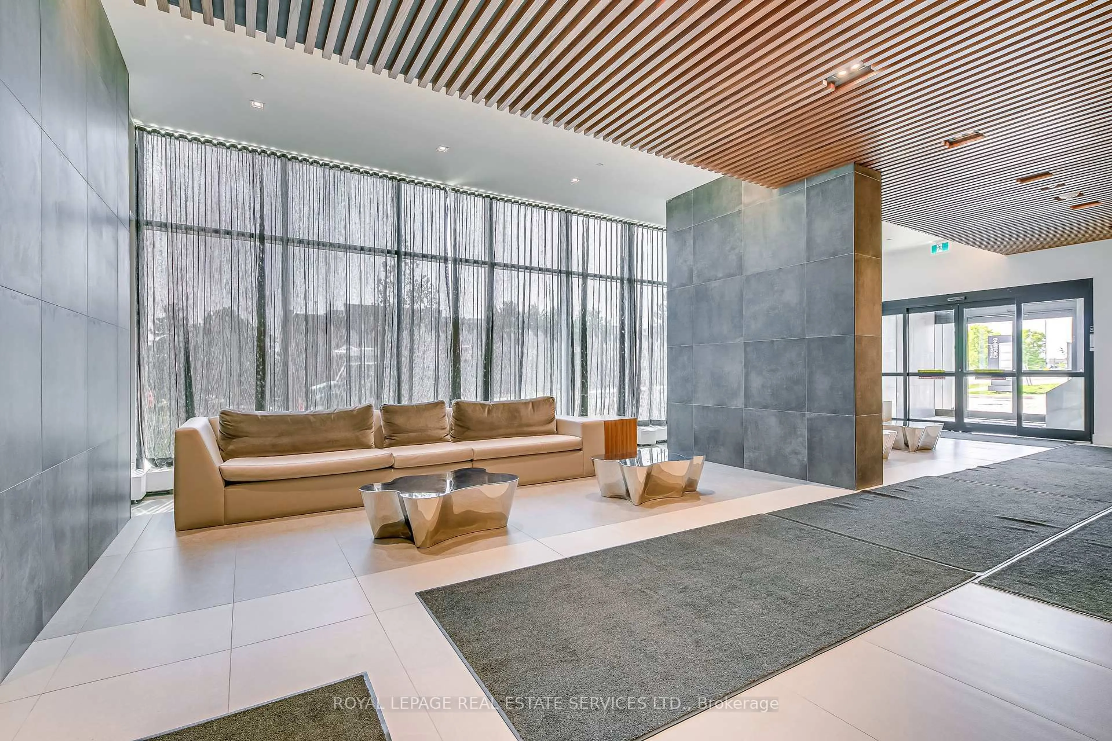 Indoor foyer for 297 Oak Walk Dr #1108, Oakville Ontario L6H 3R6