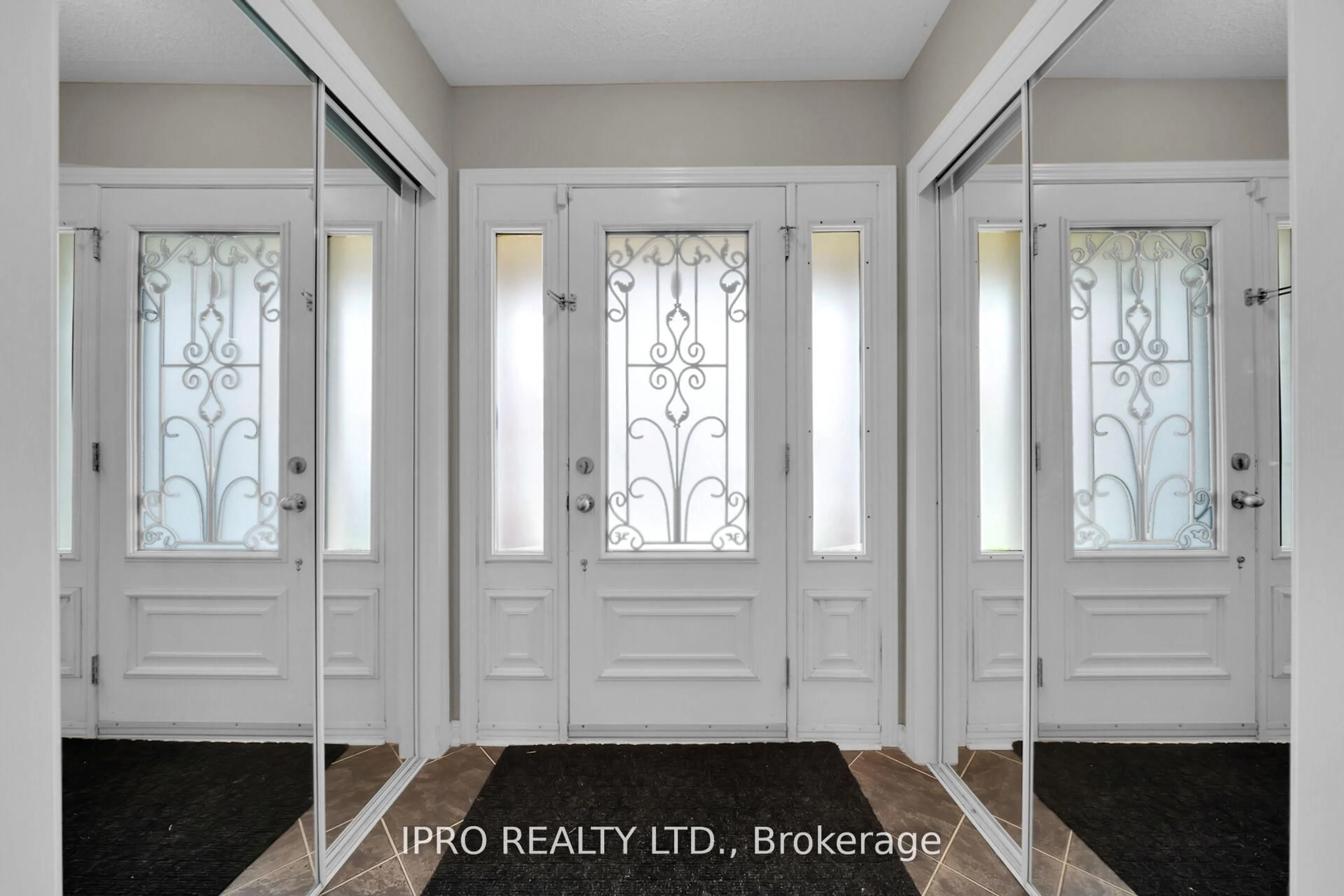 Indoor entryway for 623 Scott Blvd, Milton Ontario L9T 0P4