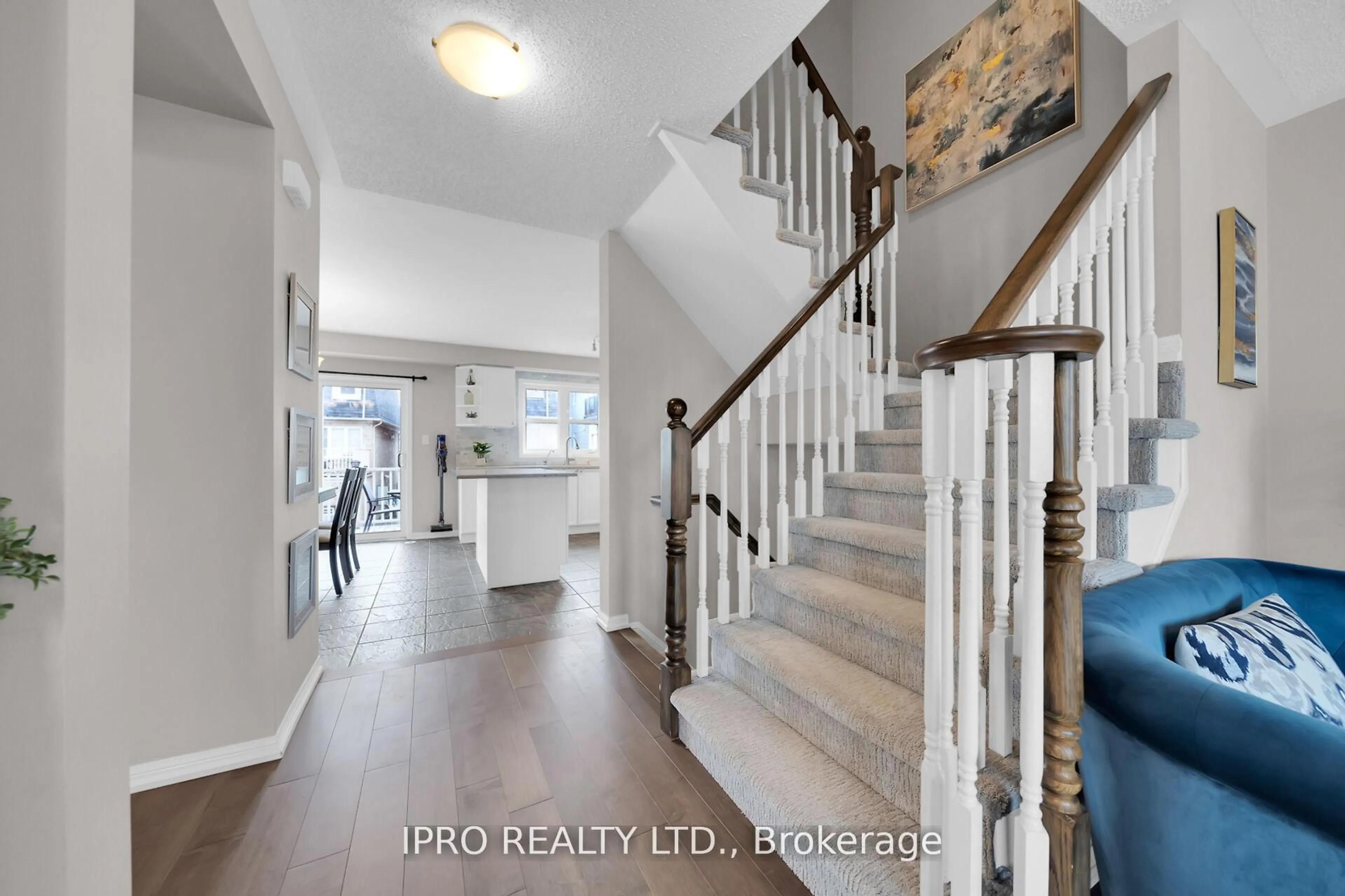 Indoor entryway for 623 Scott Blvd, Milton Ontario L9T 0P4