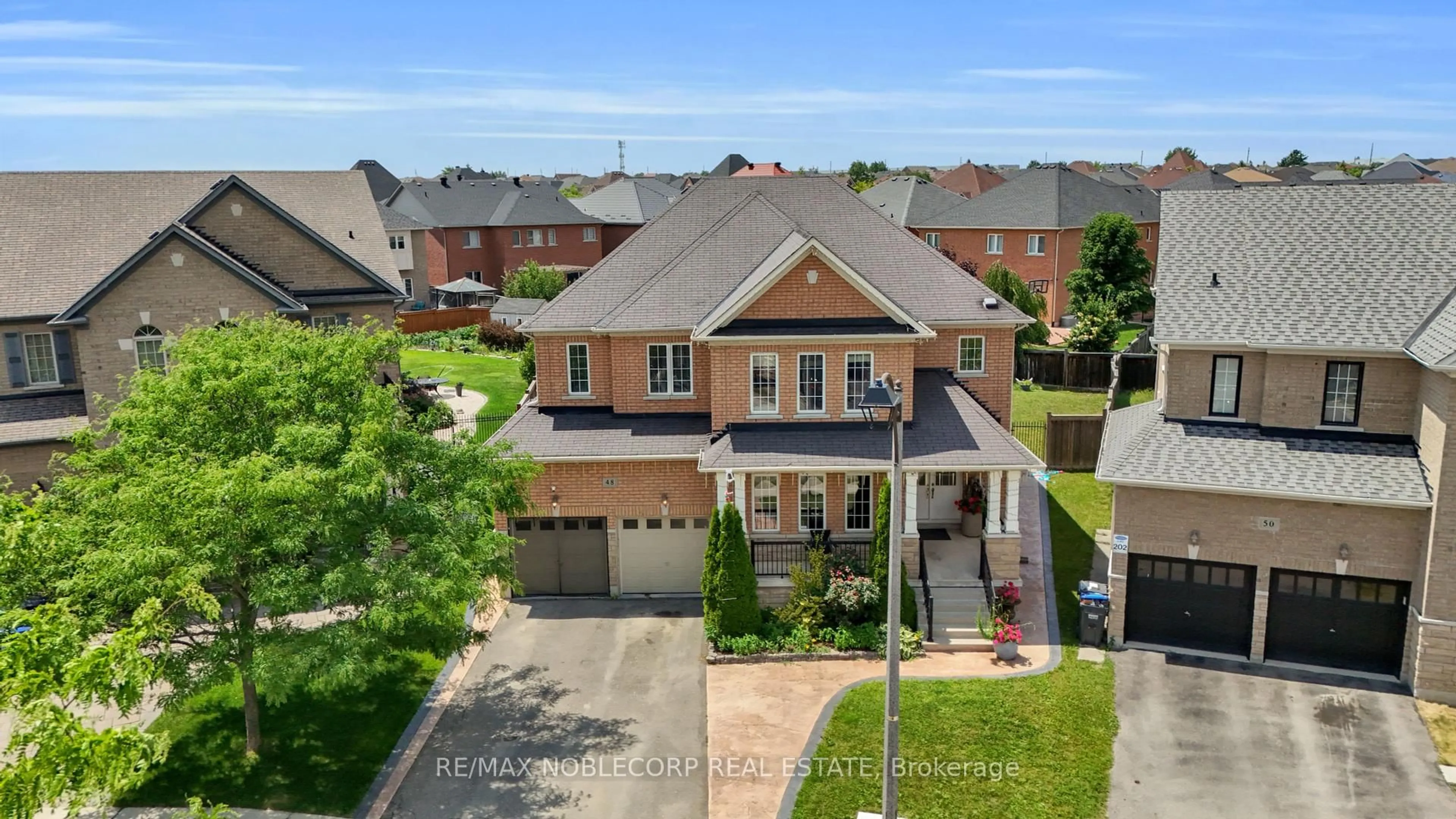 A pic from outside/outdoor area/front of a property/back of a property/a pic from drone, street for 48 Monabelle Cres, Brampton Ontario L6P 1Z3