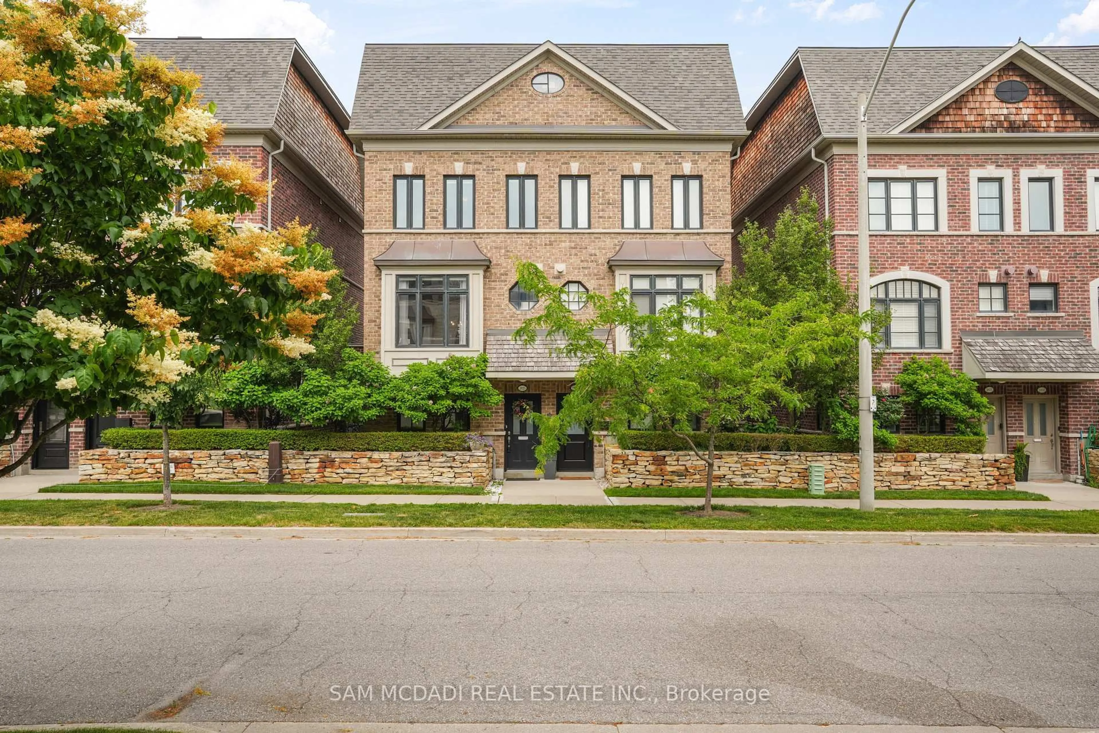 Home with brick exterior material, street for 1825 Pagehurst Ave, Mississauga Ontario L4X 1Y5